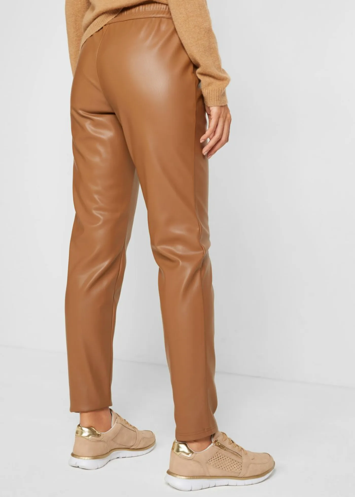 bonprix bonprix Pantalones>Pantalón sin cierre de piel sintética Marrón moka