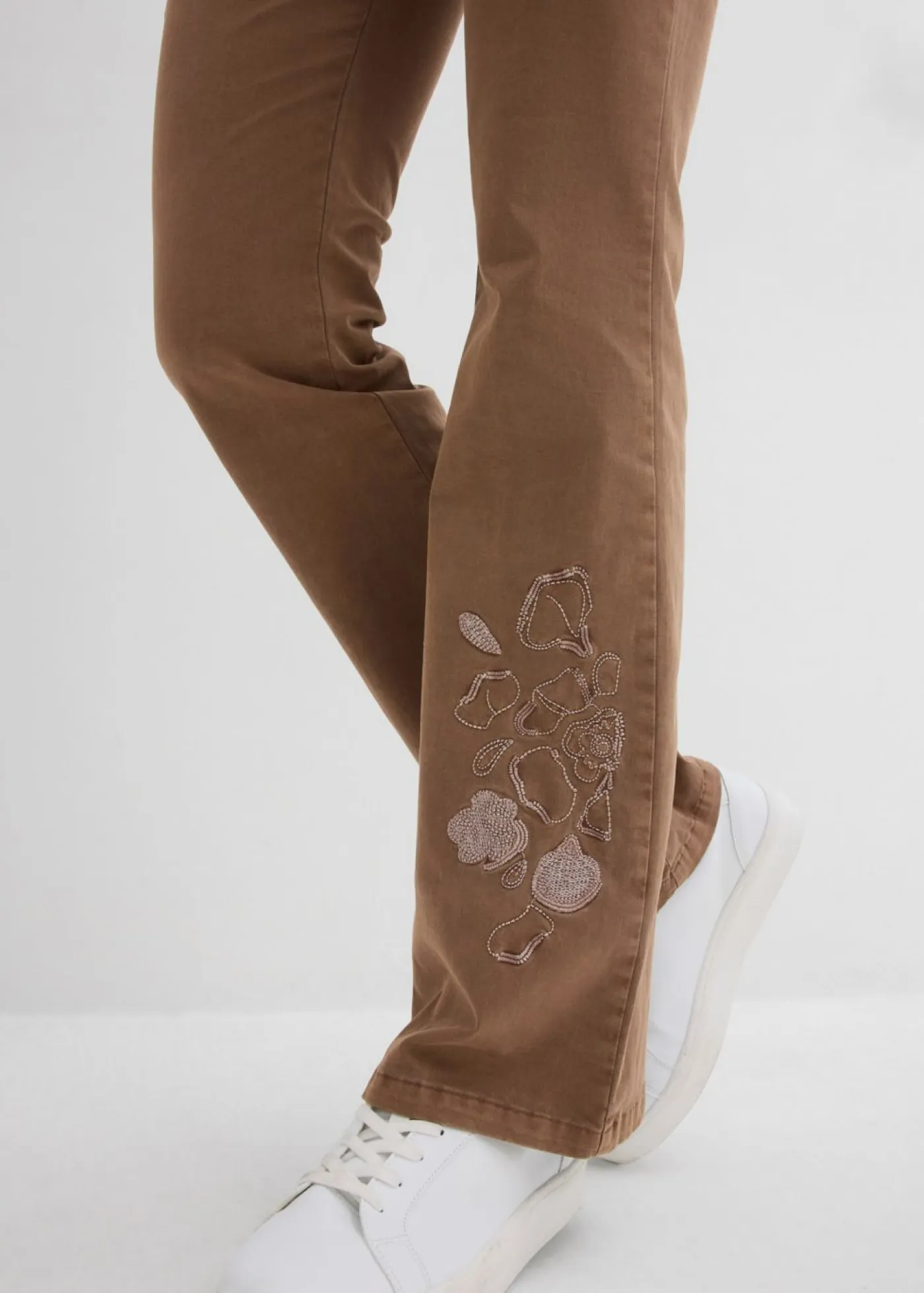 bonprix bonprix Vaqueros|Pantalones>Pantalón tipo bootcut con bordado Marrón castaño