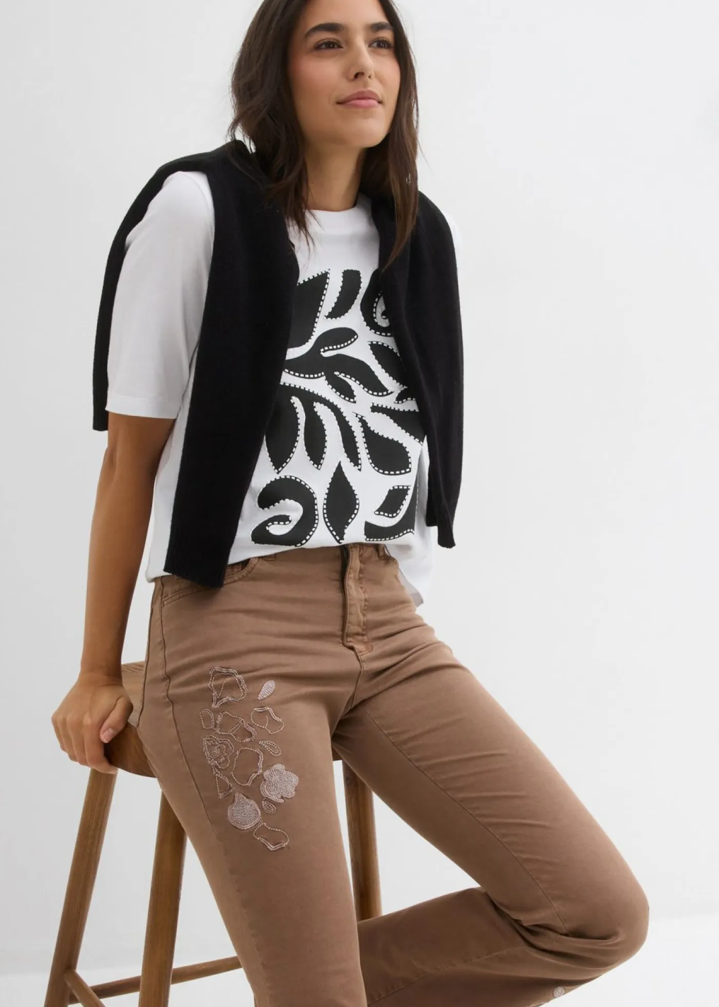 bonprix bonprix Vaqueros|Pantalones>Pantalón tipo bootcut con bordado Marrón castaño