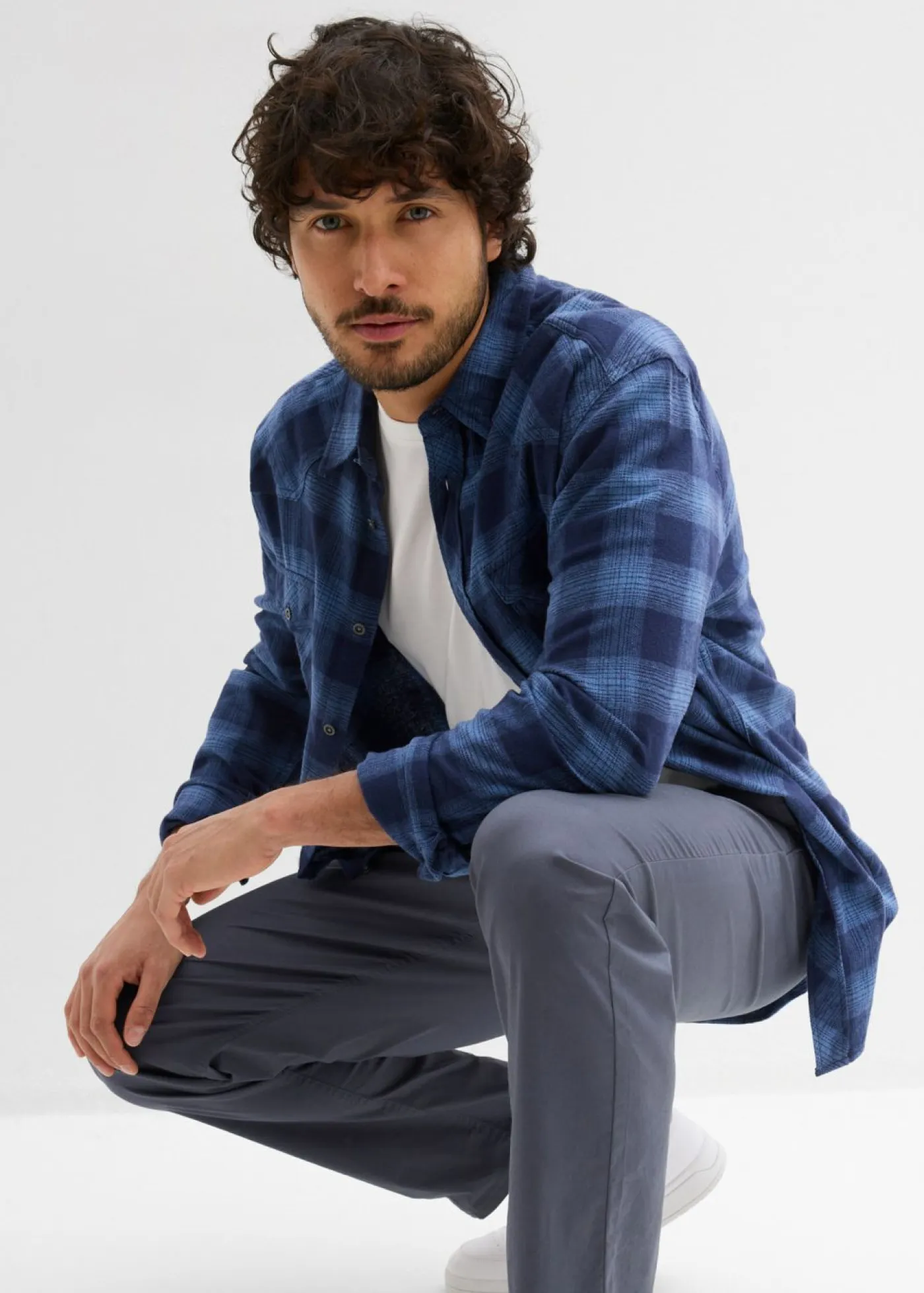 bonprix bonprix Pantalones>Pantalón tipo chino con corte regular, cinturilla elástica, cinturón y forma recta Gris oscuro