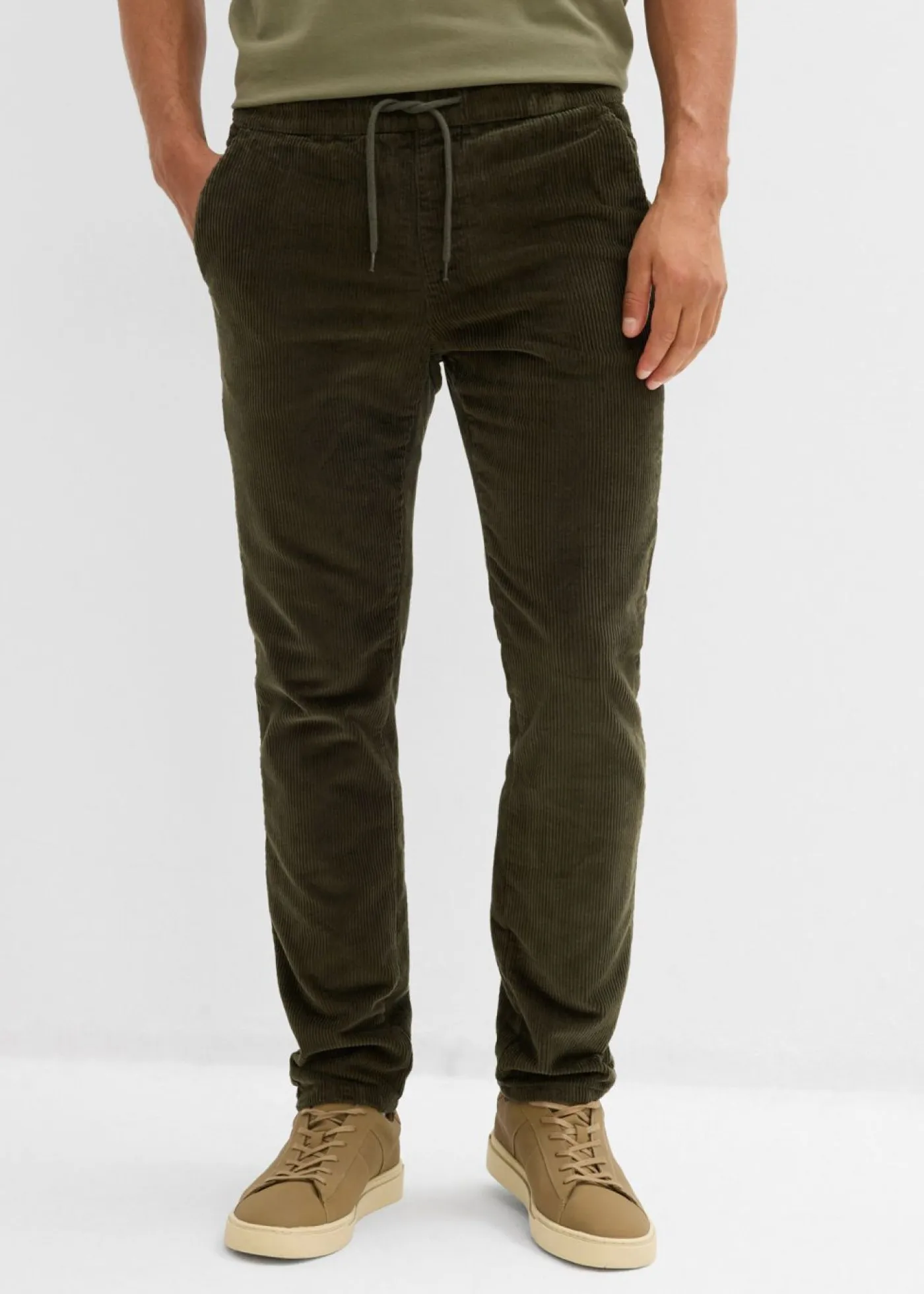 Hombre bonprix bonprix Pantalón térmico de pana con corte regular, forro de franela y diseño recto