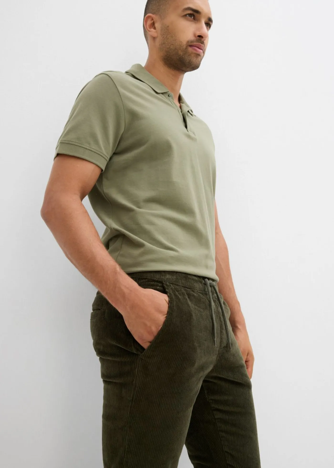 Hombre bonprix bonprix Pantalón térmico de pana con corte regular, forro de franela y diseño recto