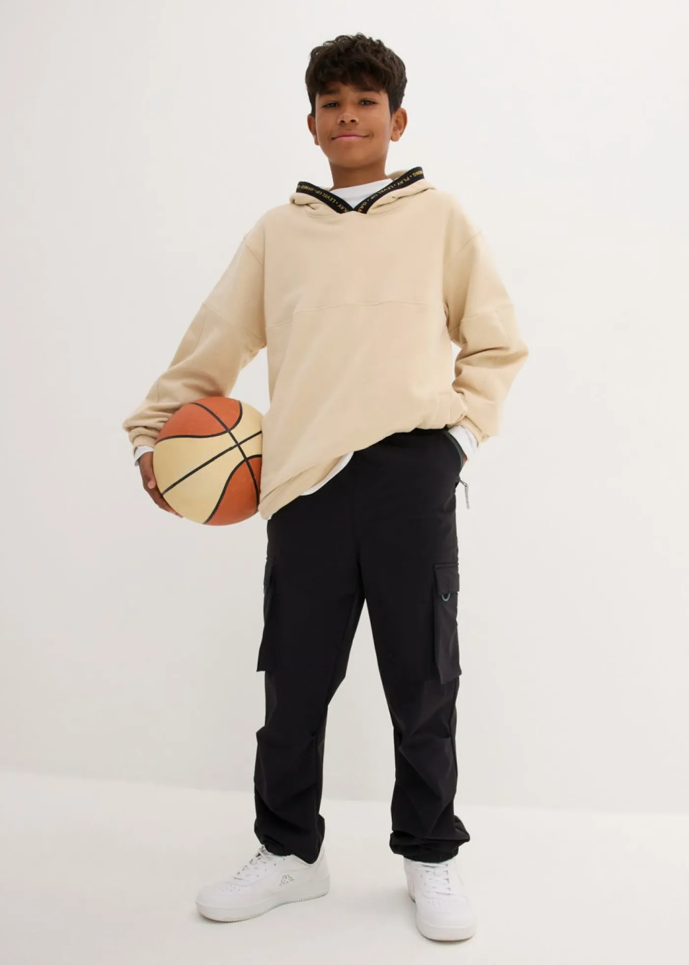 bonprix bonprix Ropa 9 A 16 Años·Pantalones|Ropa 9 A 16 Años·Chaquetas Y Ropa Outdoor>Pantalones cargo elásticos de softshell con ajuste de ancho, repelentes al agua negro-verde eucalipto