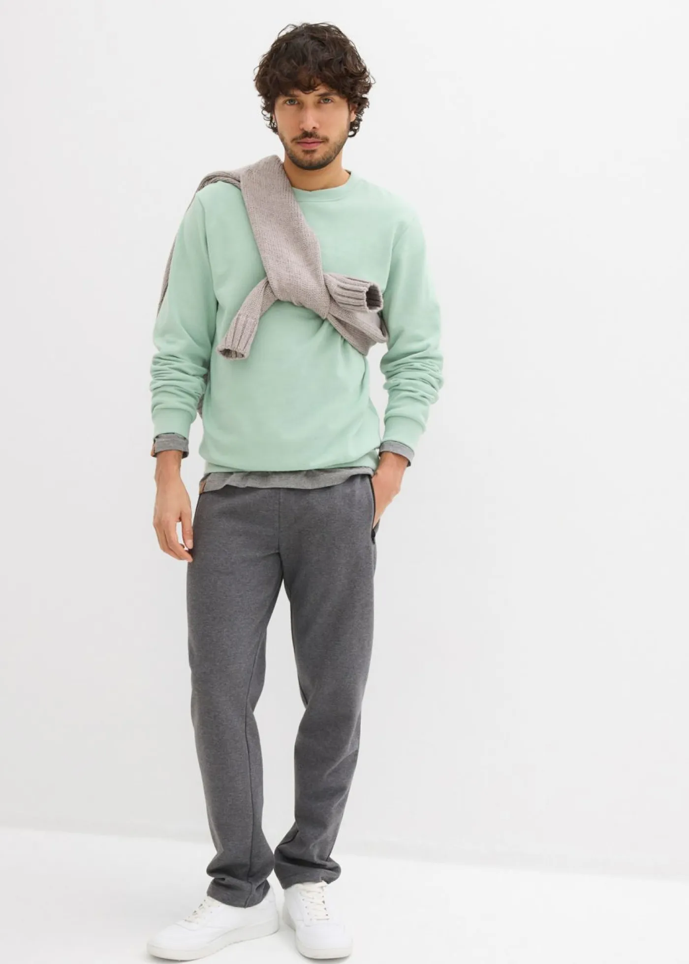 Hombre bonprix bonprix Pantalones de chándal con prácticos bolsillos con cremallera, confeccionados en algodón orgánico