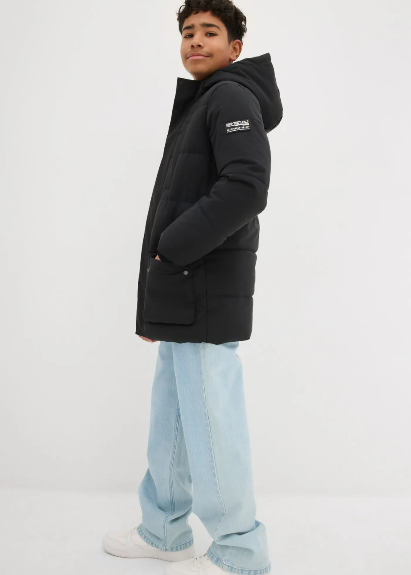 Niños bonprix bonprix Parka acolchada con detalles deportivos y capucha