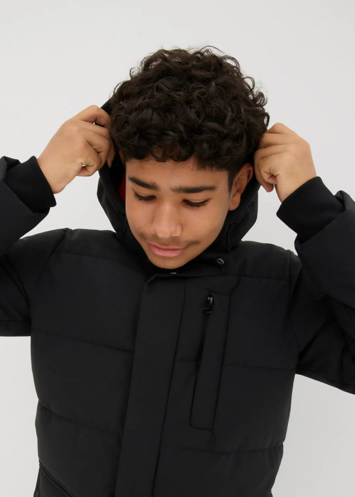 Niños bonprix bonprix Parka acolchada con detalles deportivos y capucha