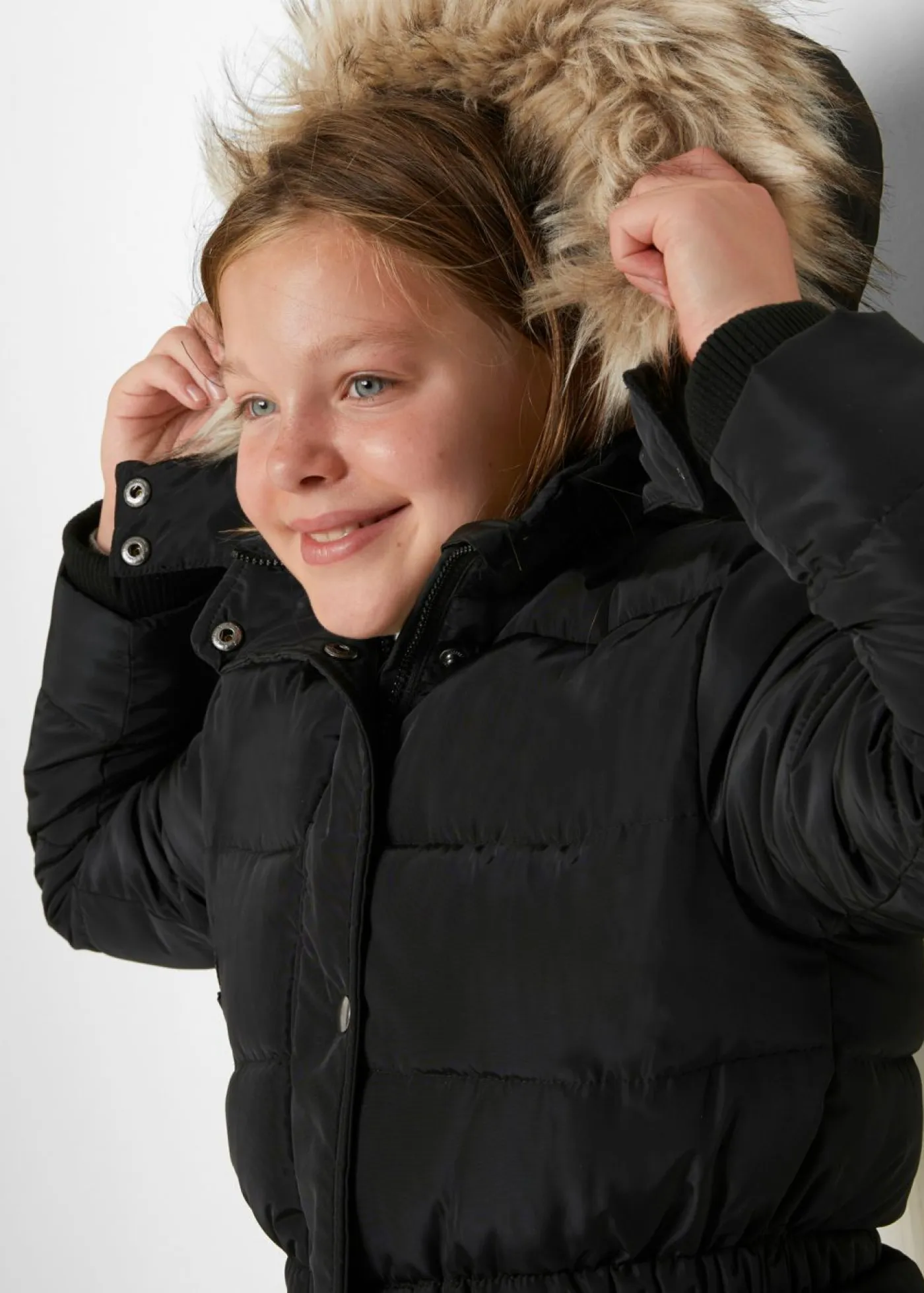 bonprix bonprix Ropa 9 A 16 Años·Chaquetas Y Outdoor>Parka acolchada de invierno con capucha desmontable Negro