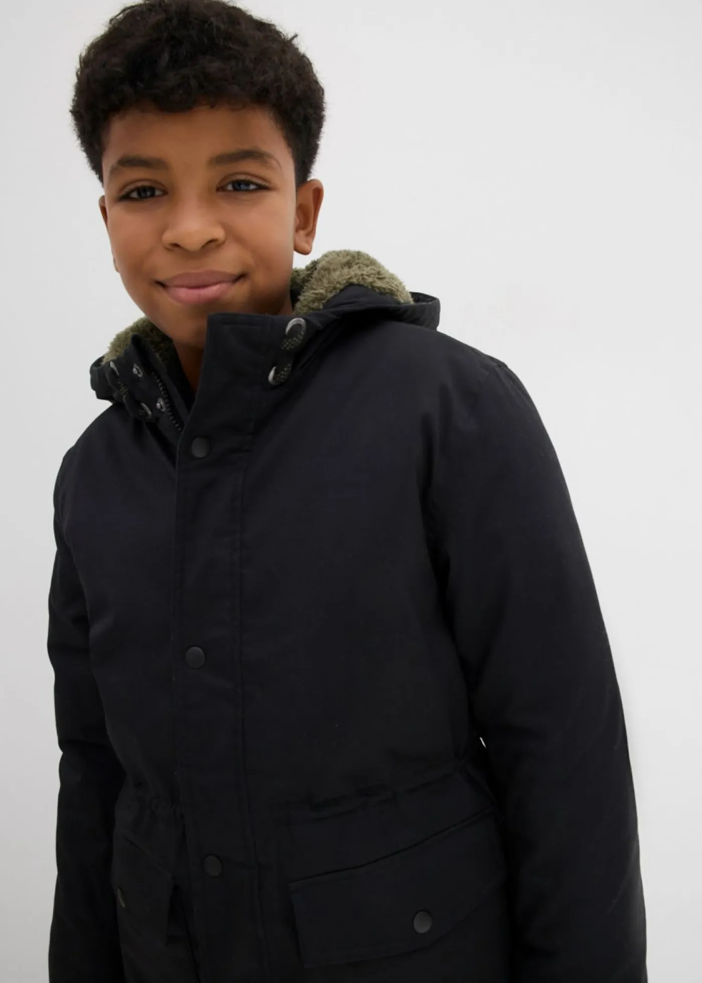 bonprix bonprix Ropa 9 A 16 Años·Chaquetas Y Ropa Outdoor>Parka impermeable de invierno con forro cálido Negro-verde oliva