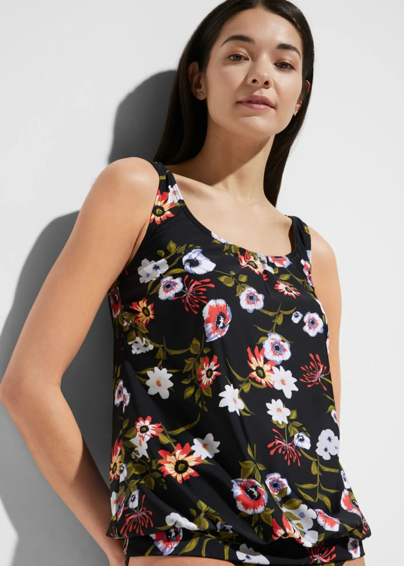 bonprix bonprix Conjuntos De Traje De Baño|Tankinis>Parte superior de tankini de poliamida reciclada Negro de flores