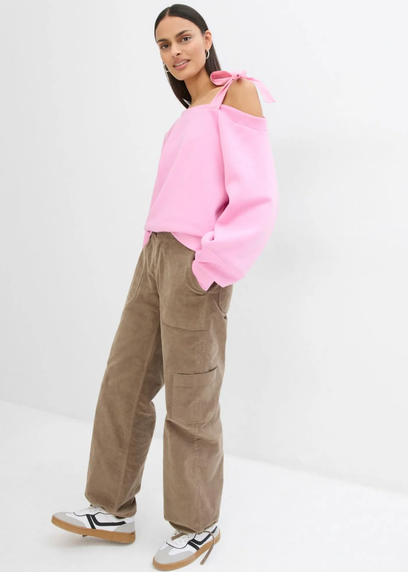 Mujer bonprix bonprix Sudadera ancha con un hombro al descubierto