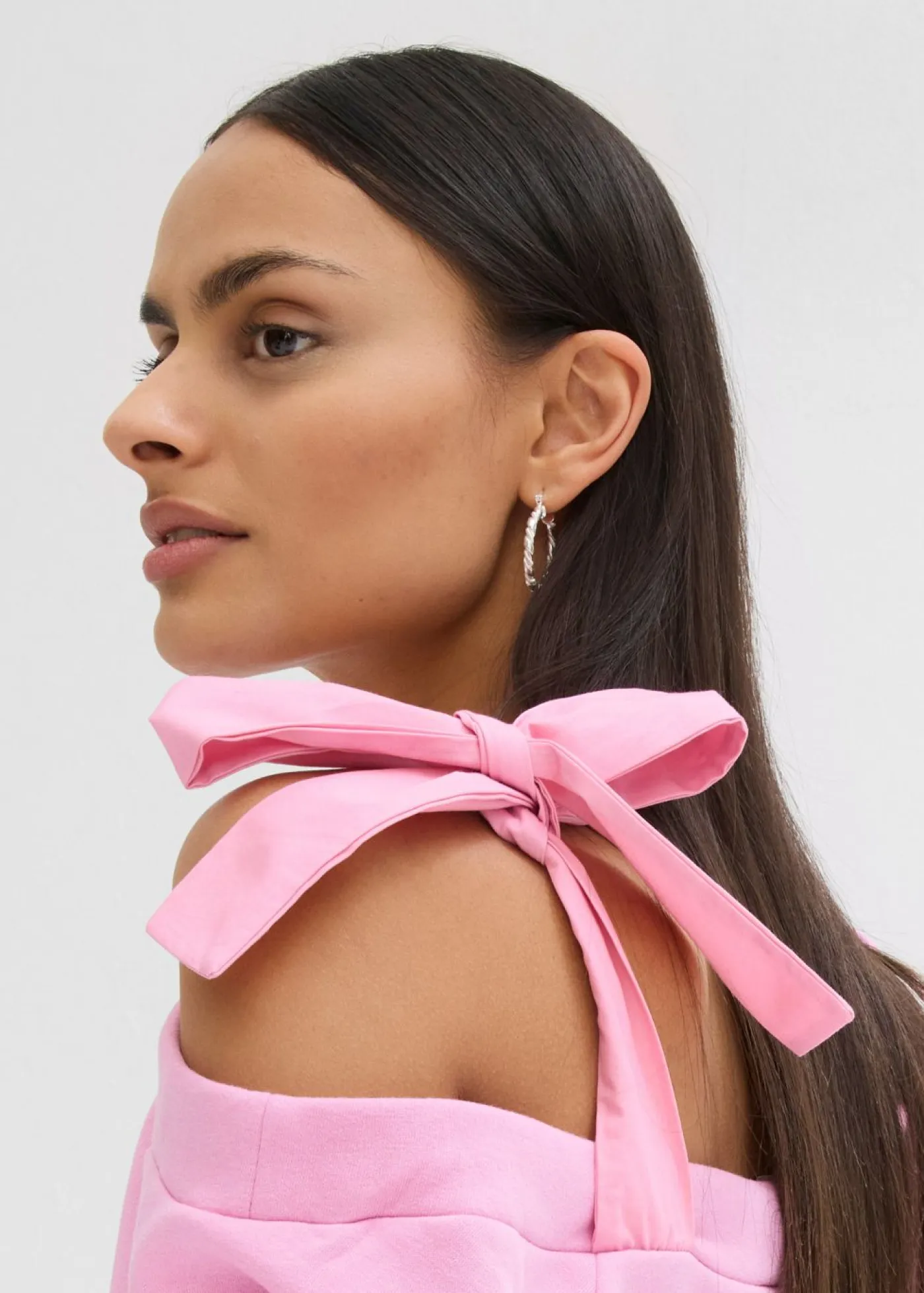 Mujer bonprix bonprix Sudadera ancha con un hombro al descubierto