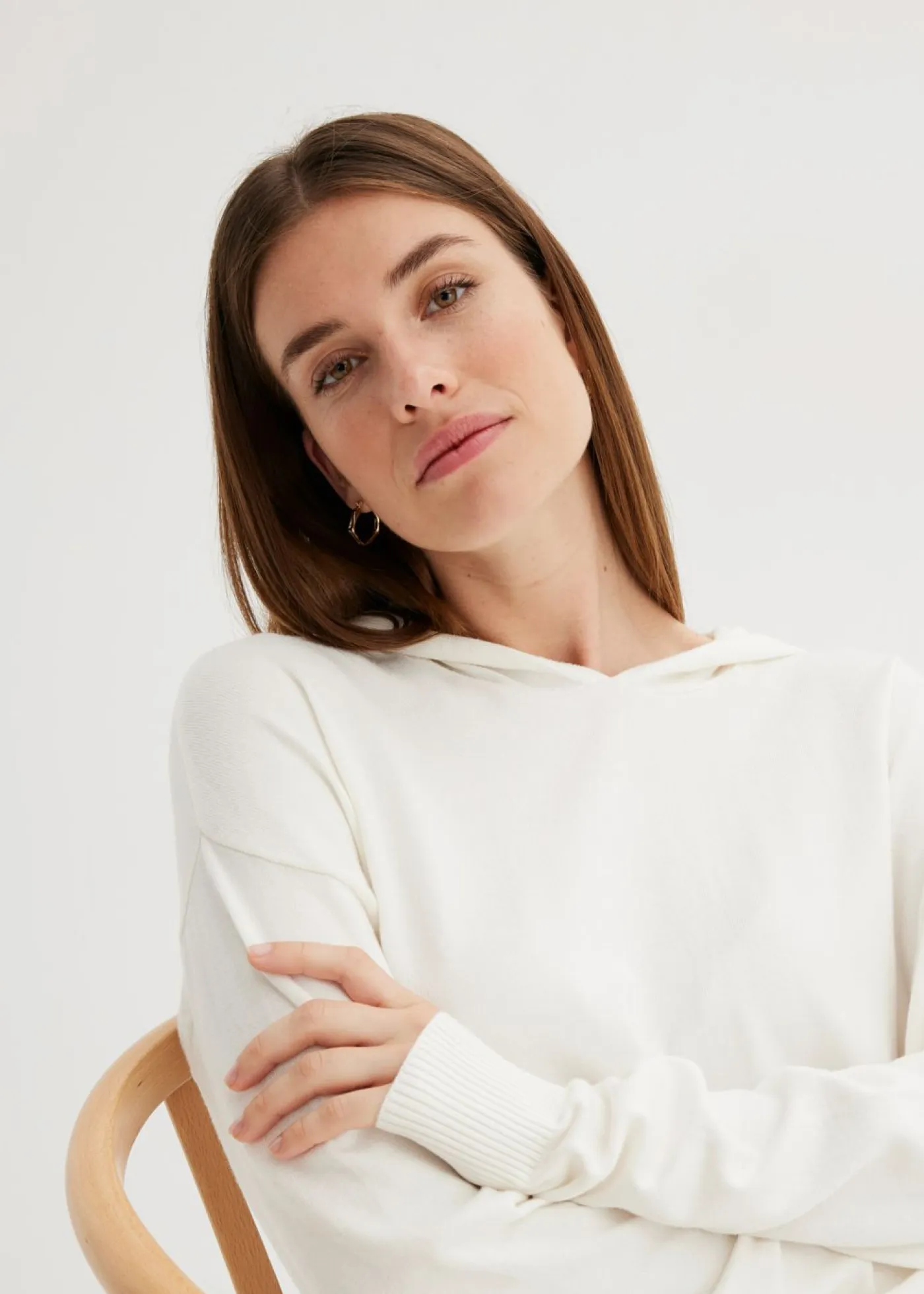 bonprix bonprix Jerséis|Ropa De Punto>Sudadera con capucha de punto y bolsillo canguro en mezcla de viscosa Blanco lana