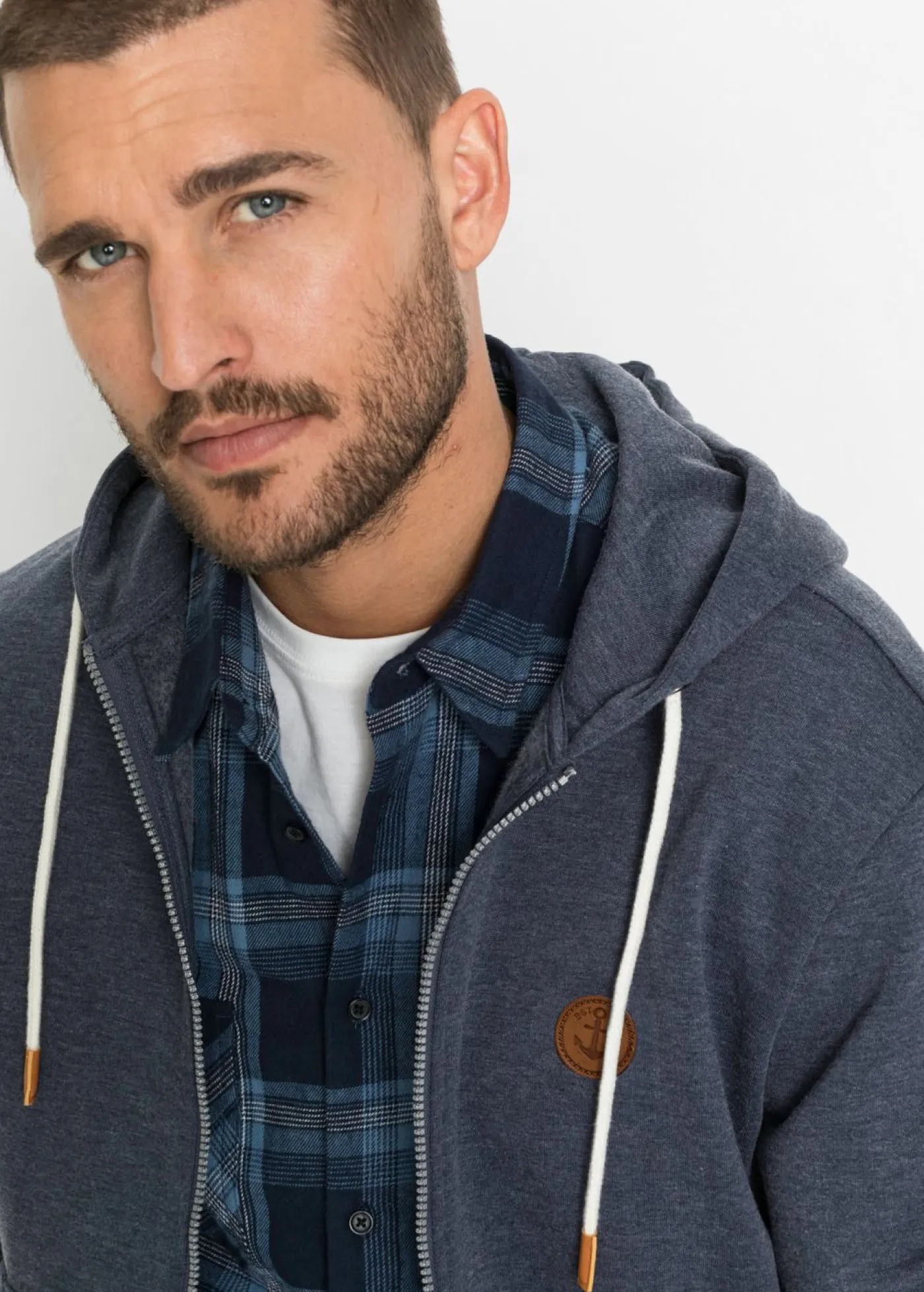 bonprix bonprix Ropa Deportiva|Chándals>Sudadera con capucha y detalles de piel sintética azul marino moteado