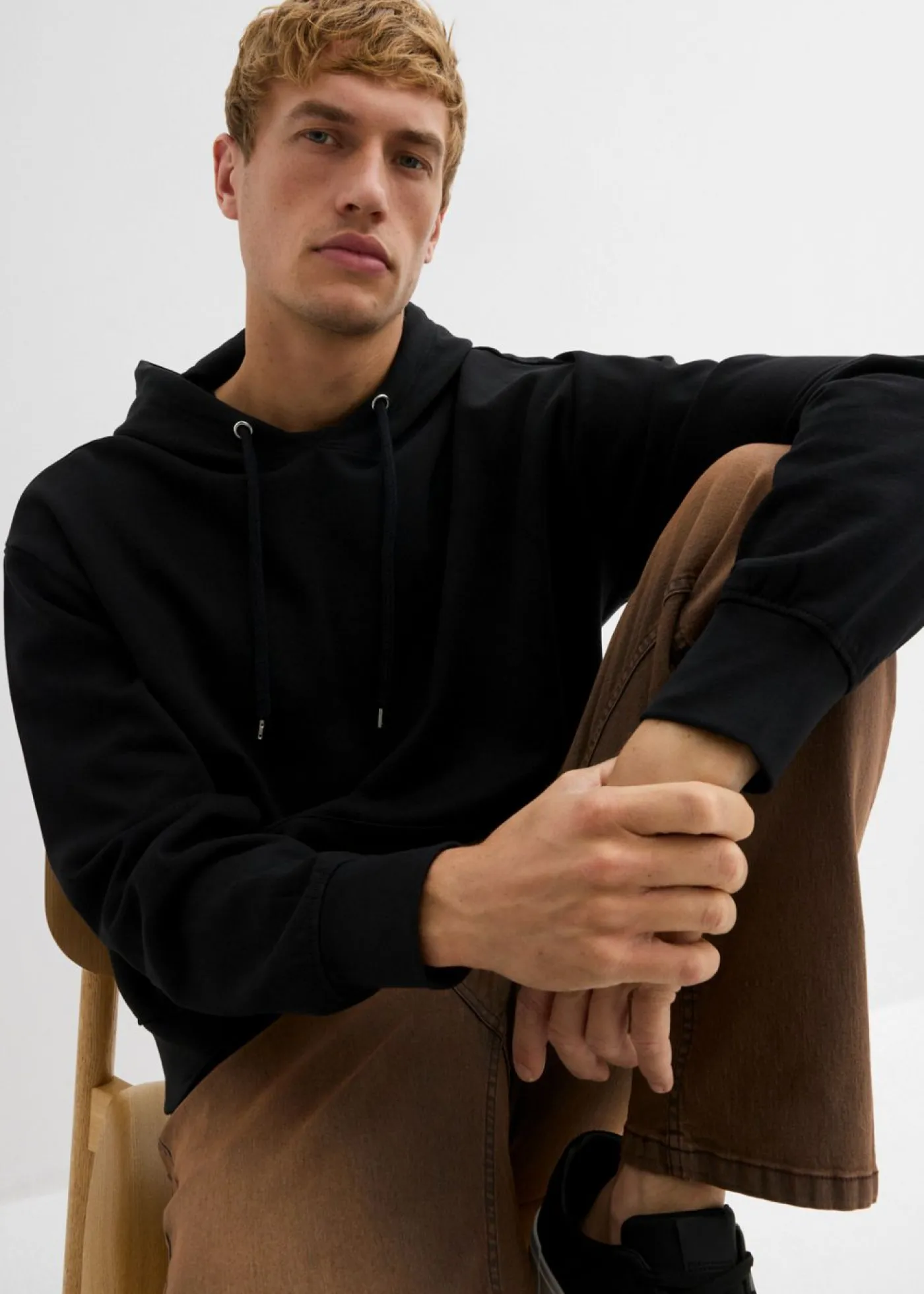 Hombre bonprix bonprix Sudadera de algodón orgánico puro con capucha y corte holgado