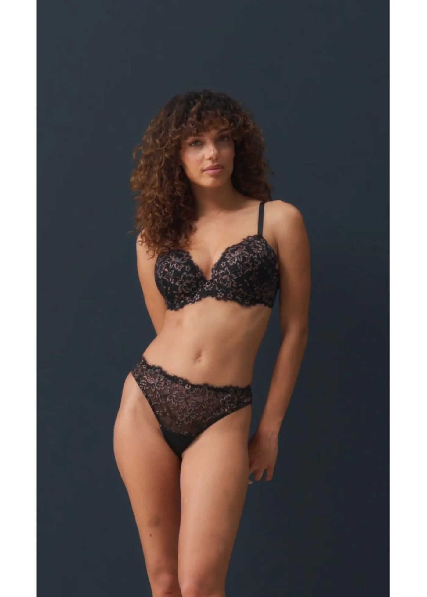 bonprix bonprix Sujetadores|Sujetadores De Copa E A H>Sujetador con hilo brillante Negro-cobre metalizado