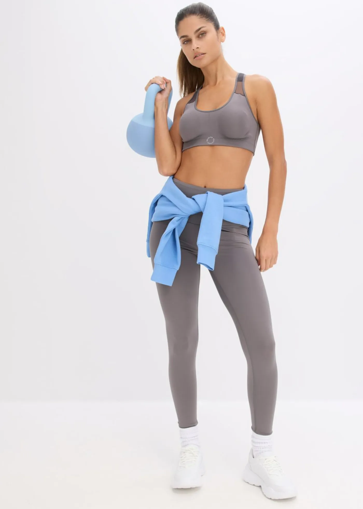 bonprix bonprix Sujetadores De Copa E A H>Sujetador deportivo con sujeción media y un ligero brillo granito