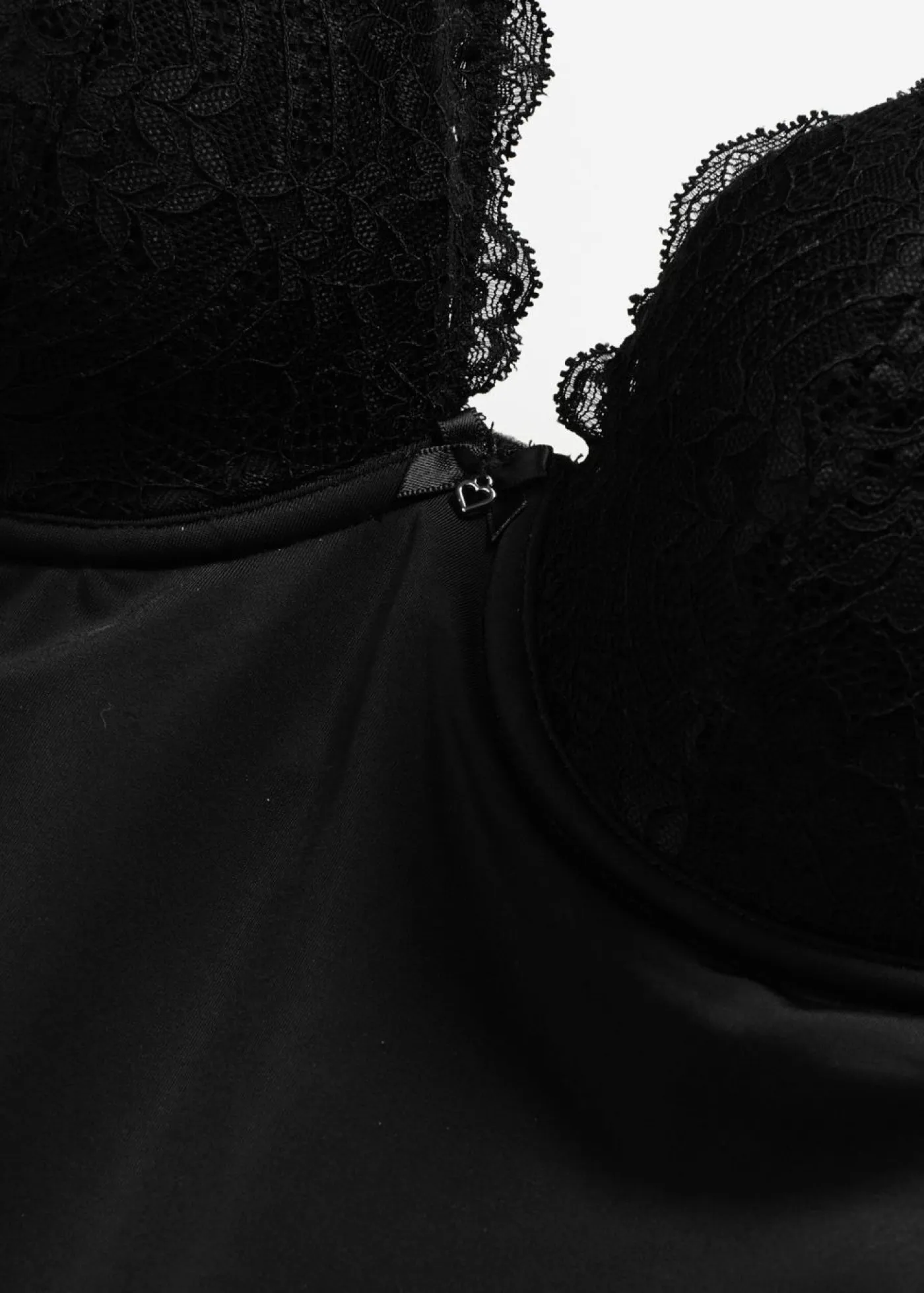 bonprix bonprix Bodies>Sujetador tipo top con efecto moldeador medio y encaje Negro