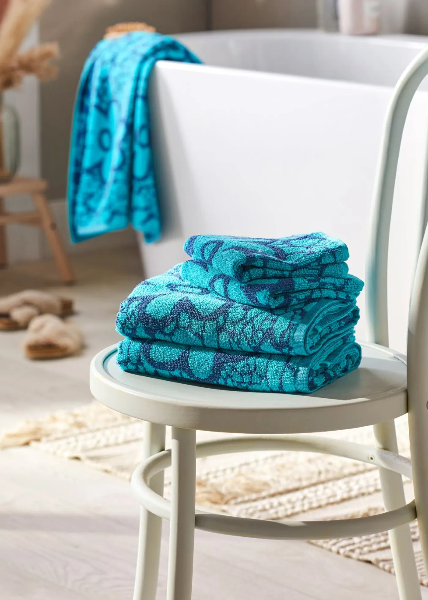 bonprix bonprix Muebles De Baño·Toallas De Baño|Toallas>Toalla de mano de algodón con diseño jacquard de flores Turquesa-azul