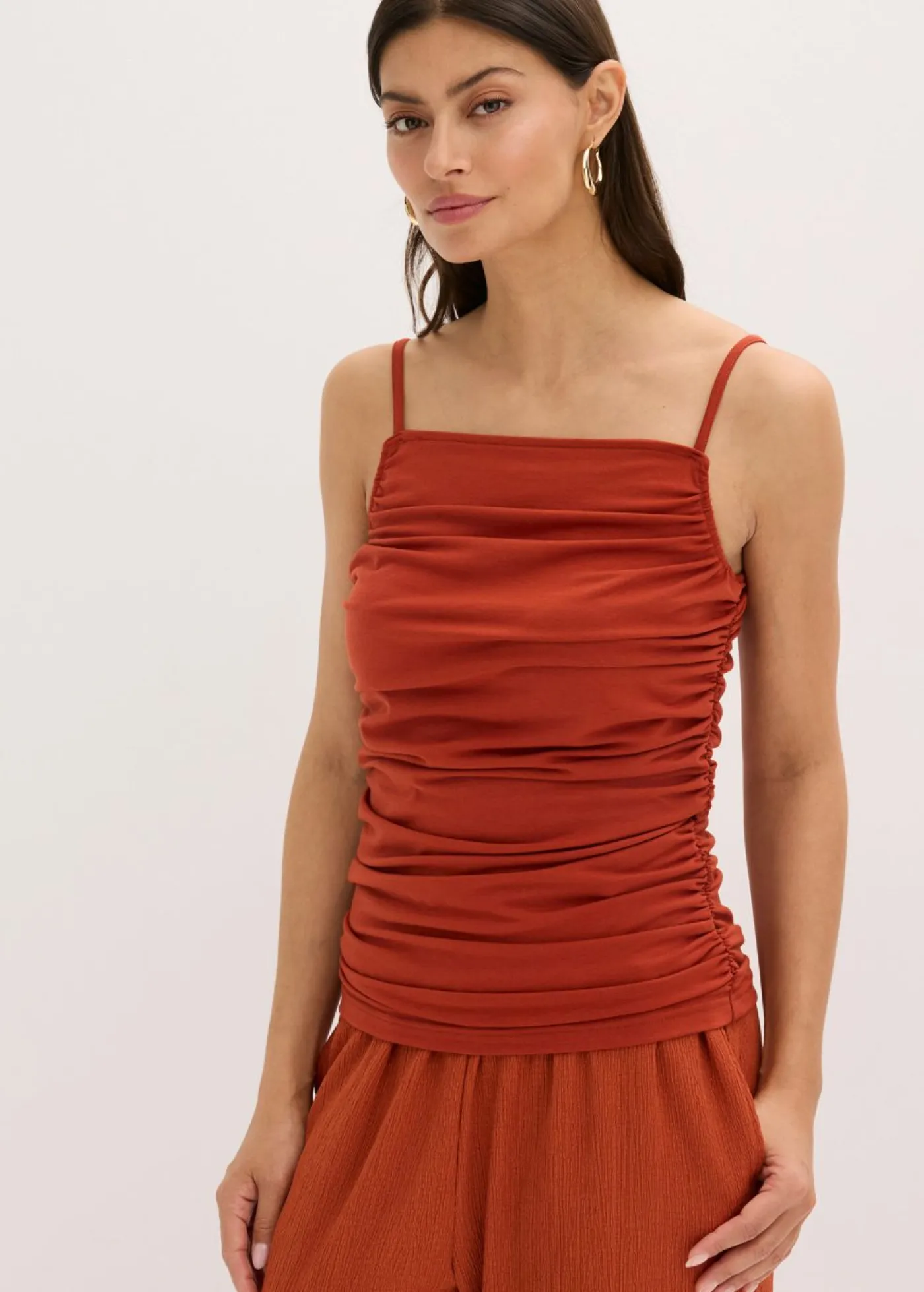 bonprix bonprix Camisetas>Top con tirantes finos y fruncidos óxido