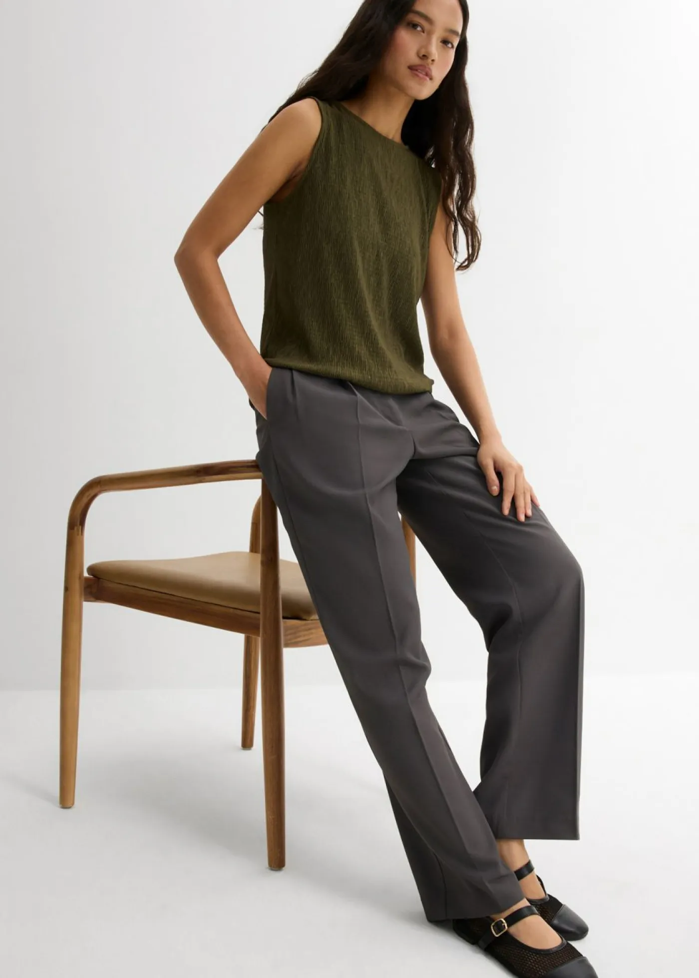 bonprix bonprix Esenciales|Camisetas>Top de tejido arrugado estructurado Verde oliva oscuro