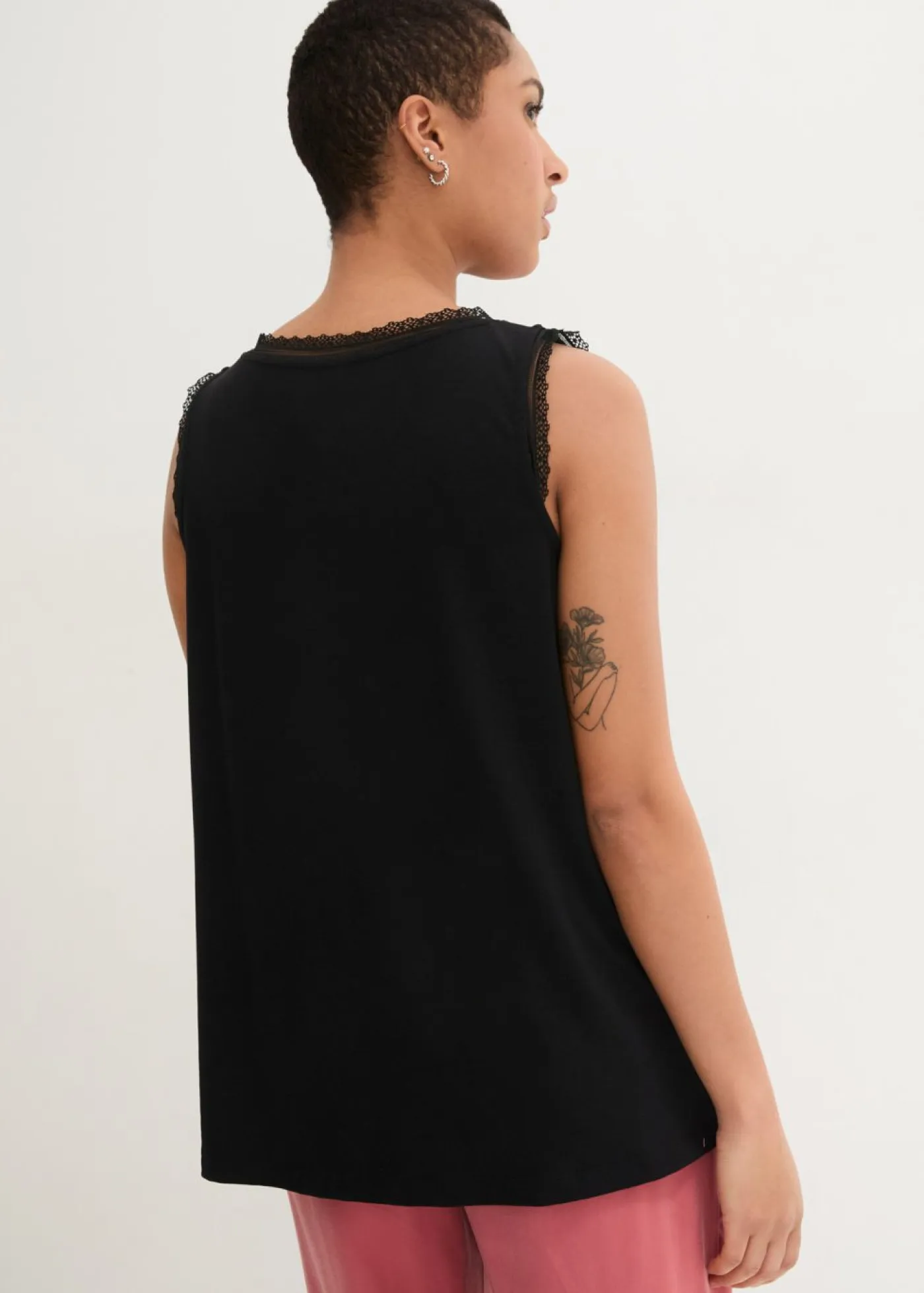 bonprix bonprix Camisetas>Top de viscosa con encaje Negro