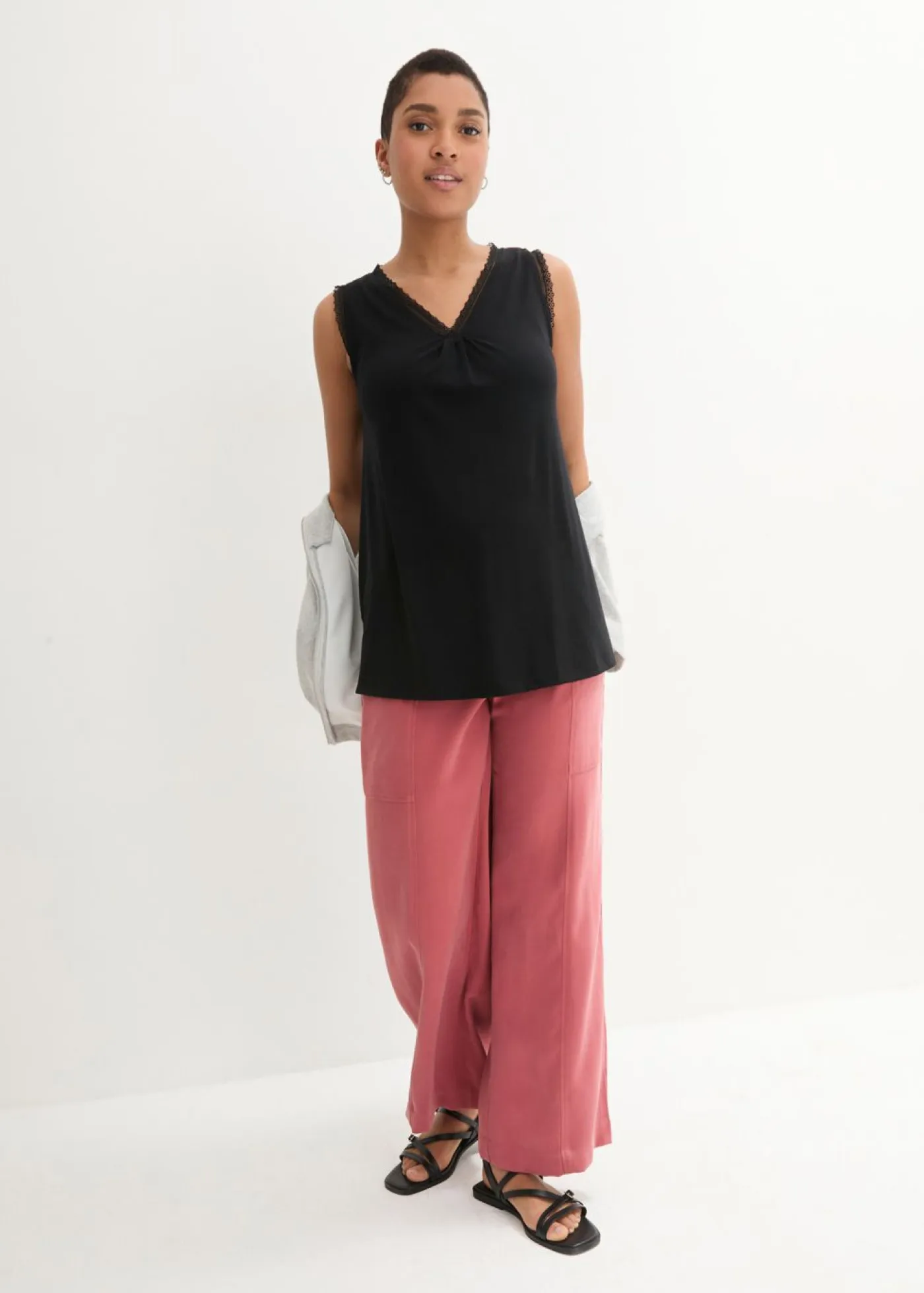 bonprix bonprix Camisetas>Top de viscosa con encaje Negro