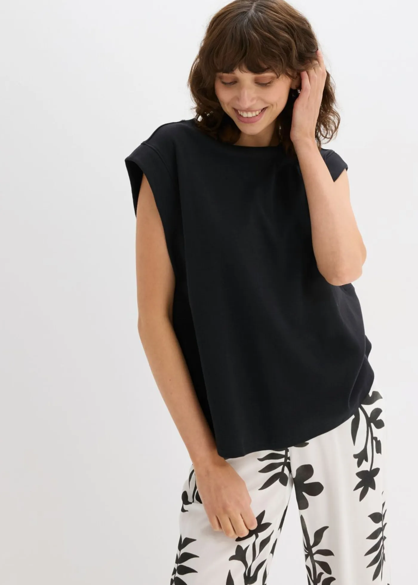 bonprix bonprix Camisetas>Top holgado con inserto de canalé en las mangas Negro