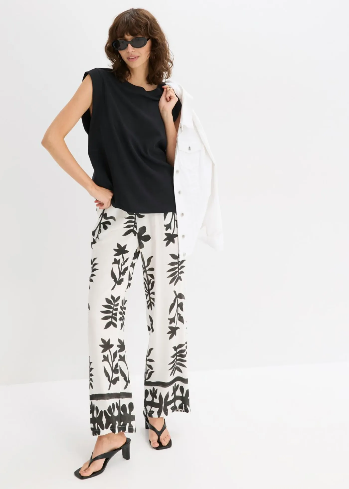 bonprix bonprix Camisetas>Top holgado con inserto de canalé en las mangas Negro