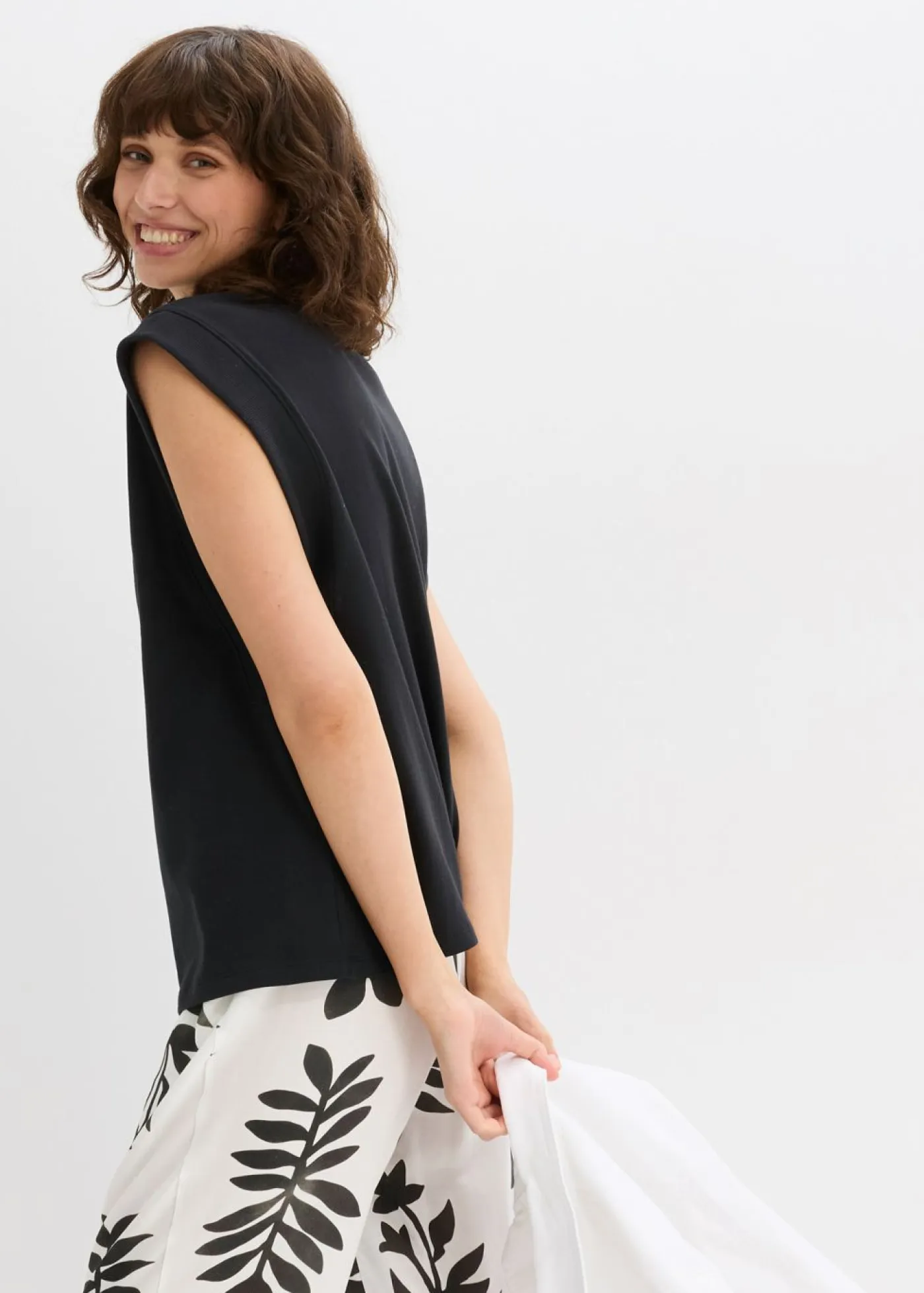 bonprix bonprix Camisetas>Top holgado con inserto de canalé en las mangas Negro