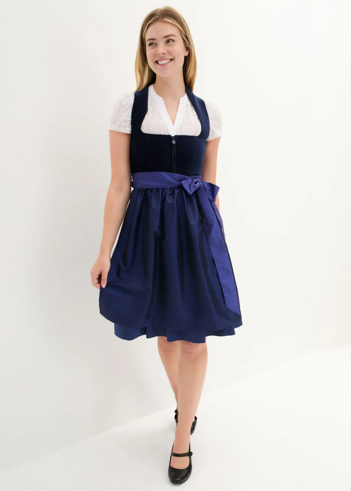 bonprix bonprix Vestidos>Traje tirolés con corpiño de terciopelo y delantal de satén (2 piezas) Azul marino/azul oxford