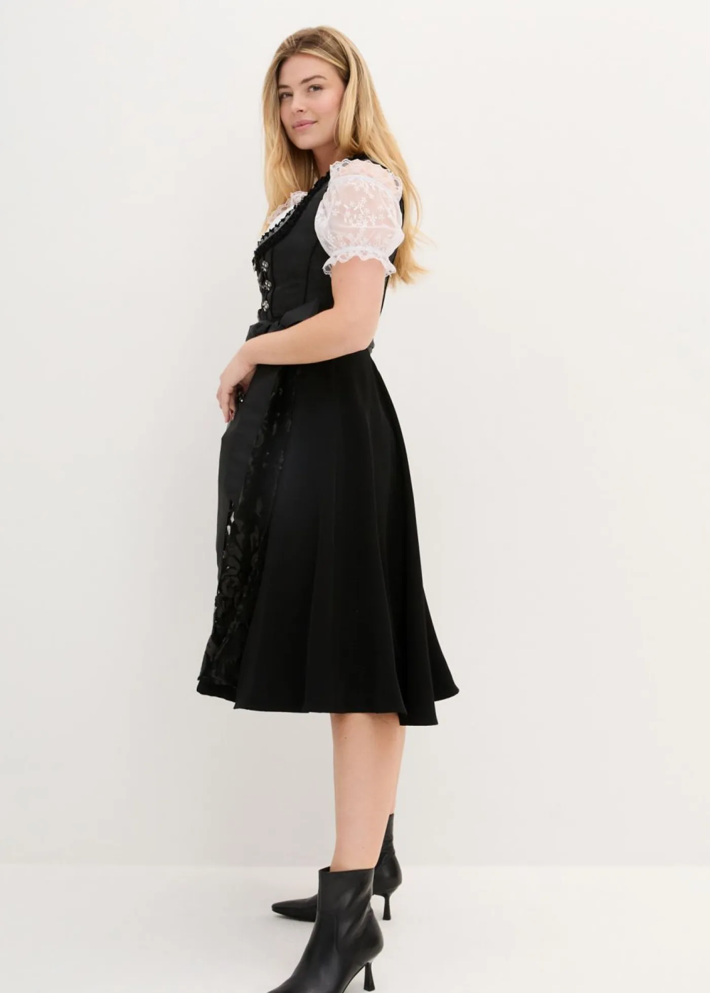 bonprix bonprix Vestidos>Traje tirolés y delantal (2 piezas) Negro estampado