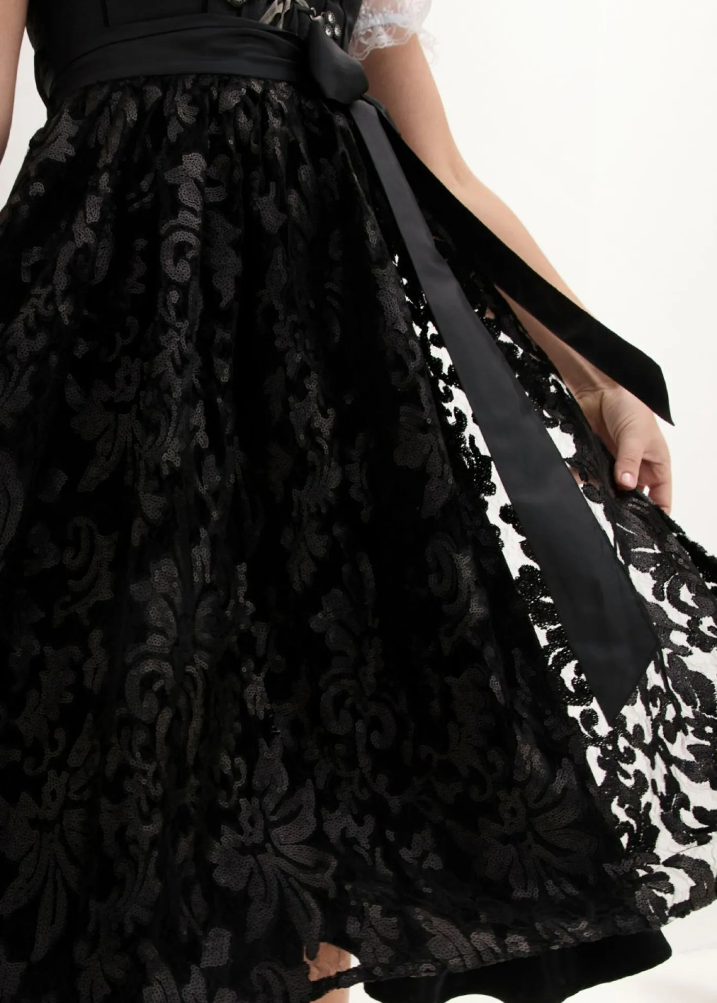 bonprix bonprix Vestidos>Traje tirolés y delantal (2 piezas) Negro estampado