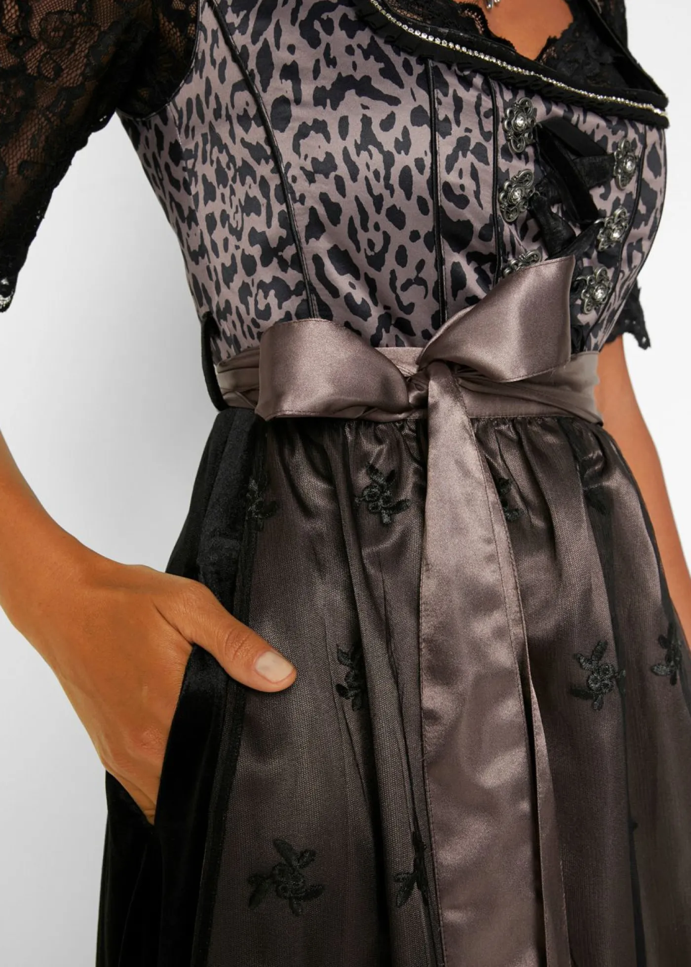 bonprix bonprix Vestidos>Traje tirolés y delantal (2 piezas) Negro estampado