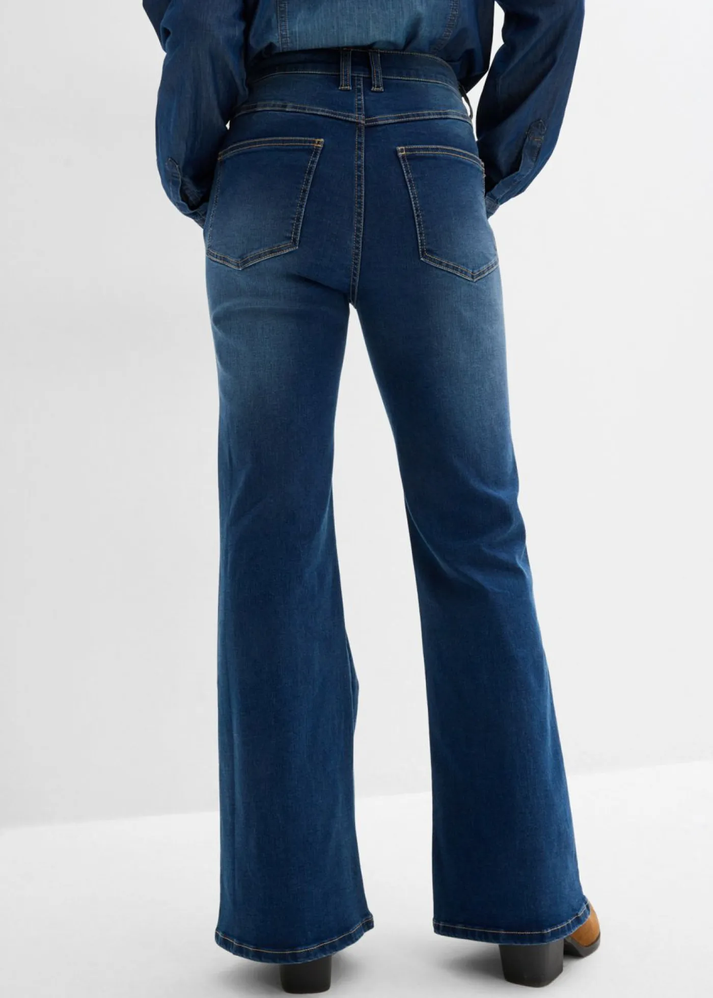 bonprix bonprix Vaqueros|Tallas Pequeñas>Vaqueros acampanados de talle alto con ribete de tachuelas Azul piedra usado