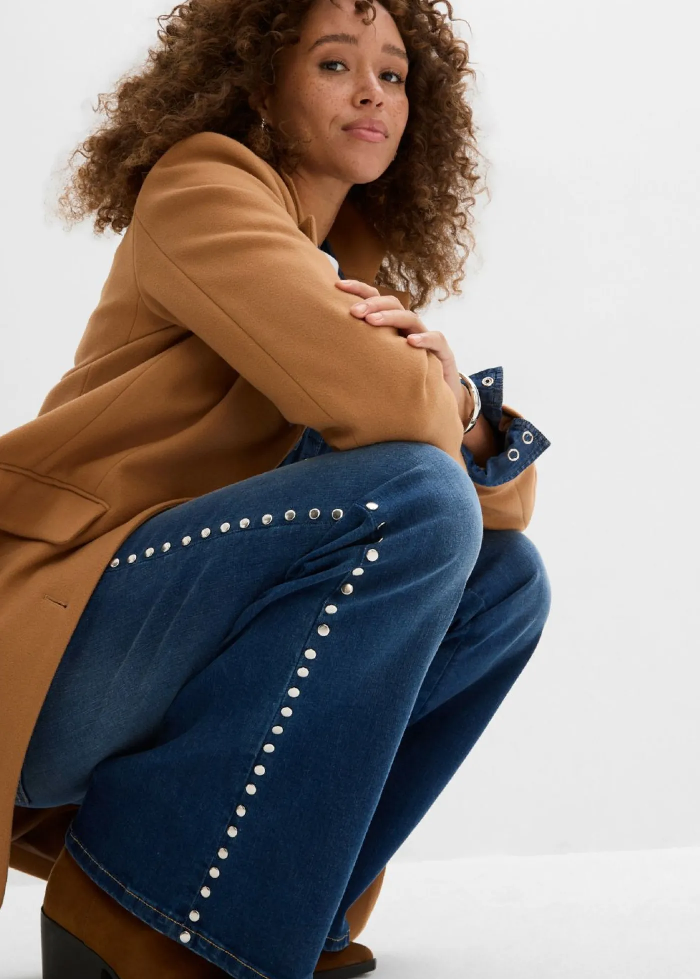 bonprix bonprix Vaqueros|Tallas Pequeñas>Vaqueros acampanados de talle alto con ribete de tachuelas Azul piedra usado