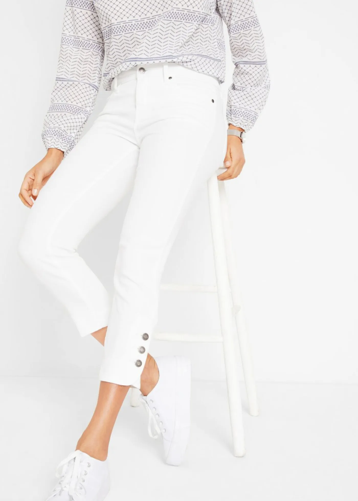 bonprix bonprix Vaqueros>Vaqueros acortados de corte slim y media cintura Sarga blanca