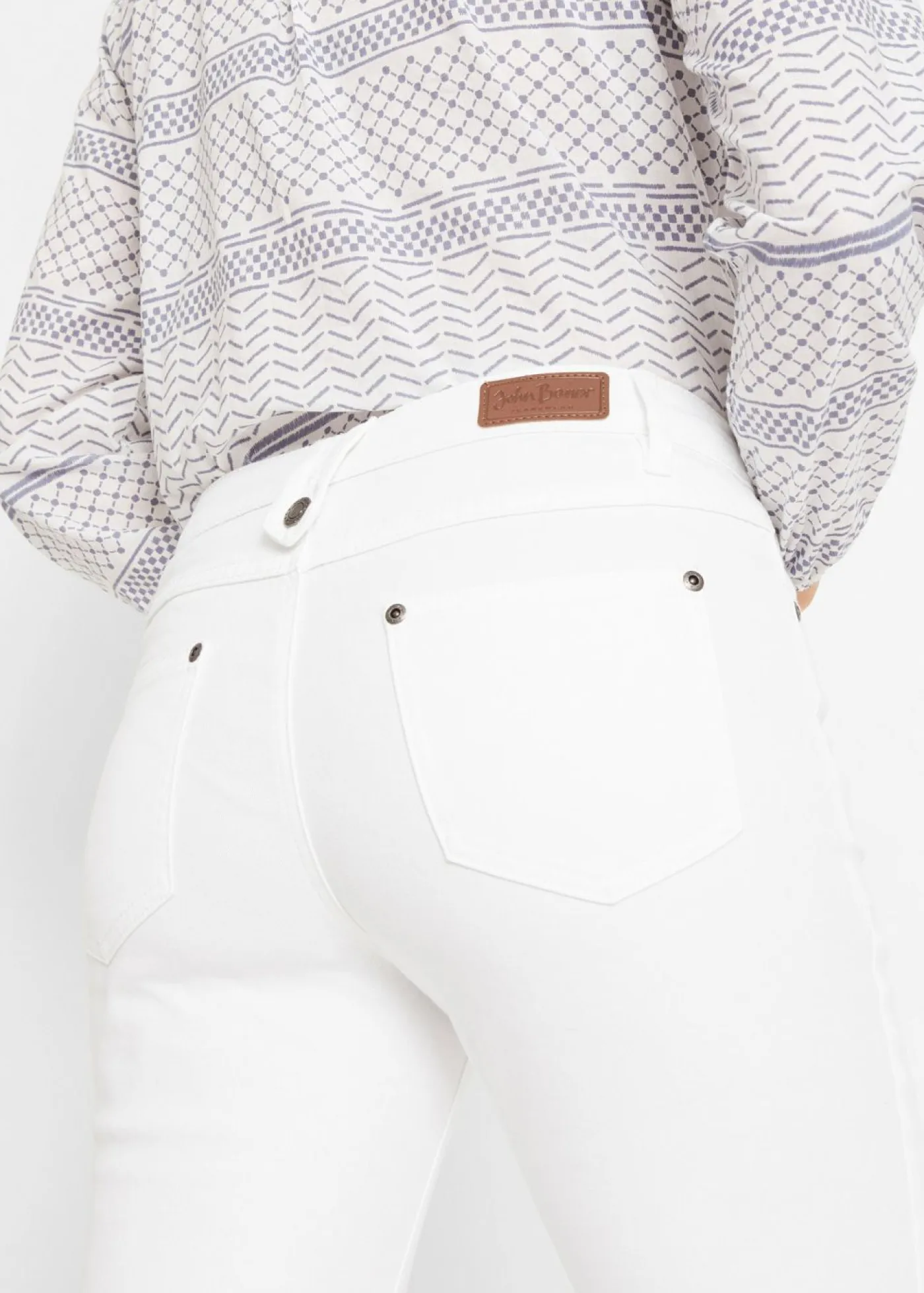 bonprix bonprix Vaqueros>Vaqueros acortados de corte slim y media cintura Sarga blanca