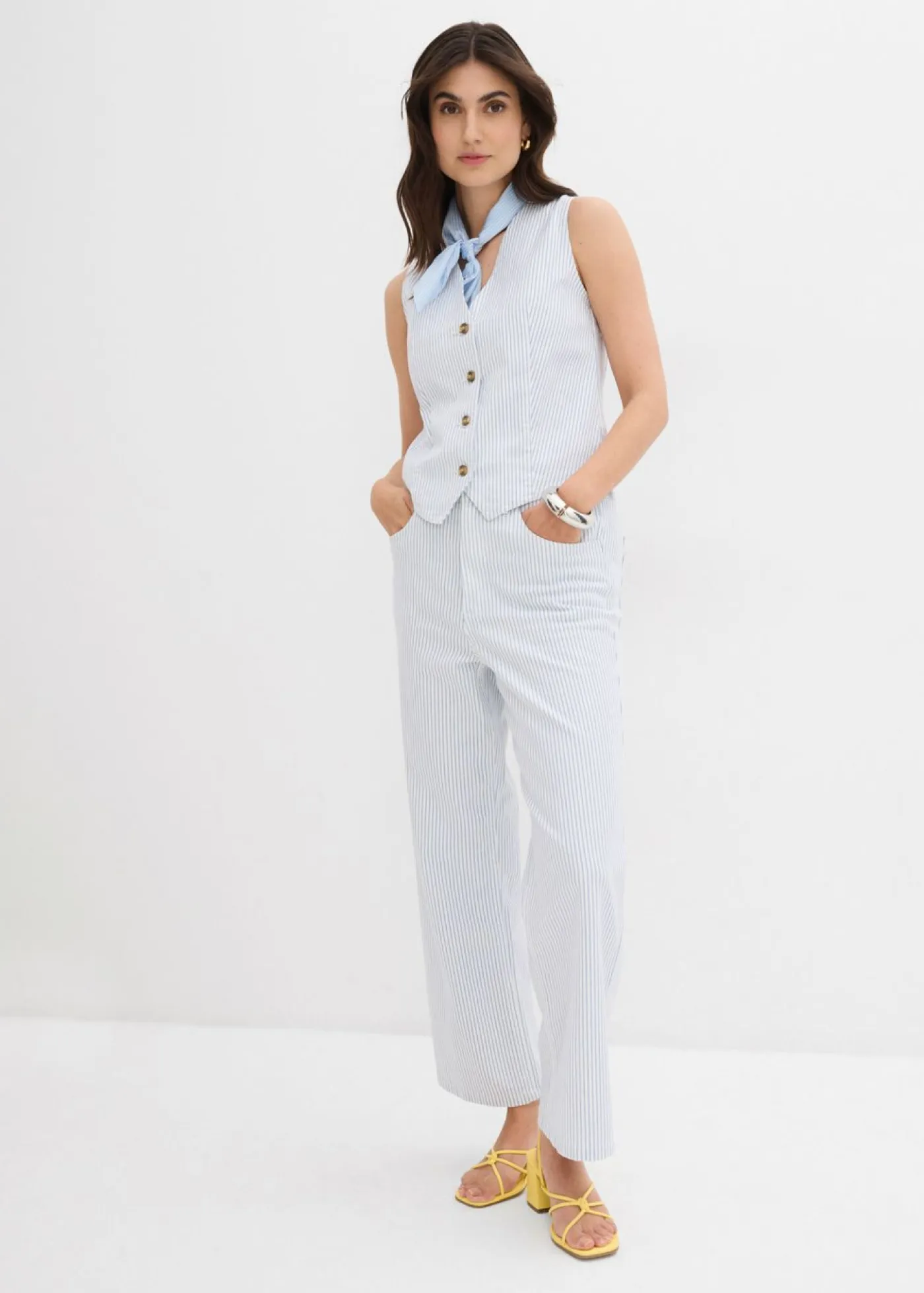 bonprix bonprix Vaqueros>Vaqueros con perneras anchas, talle alto y largo cropped blanco con rayas