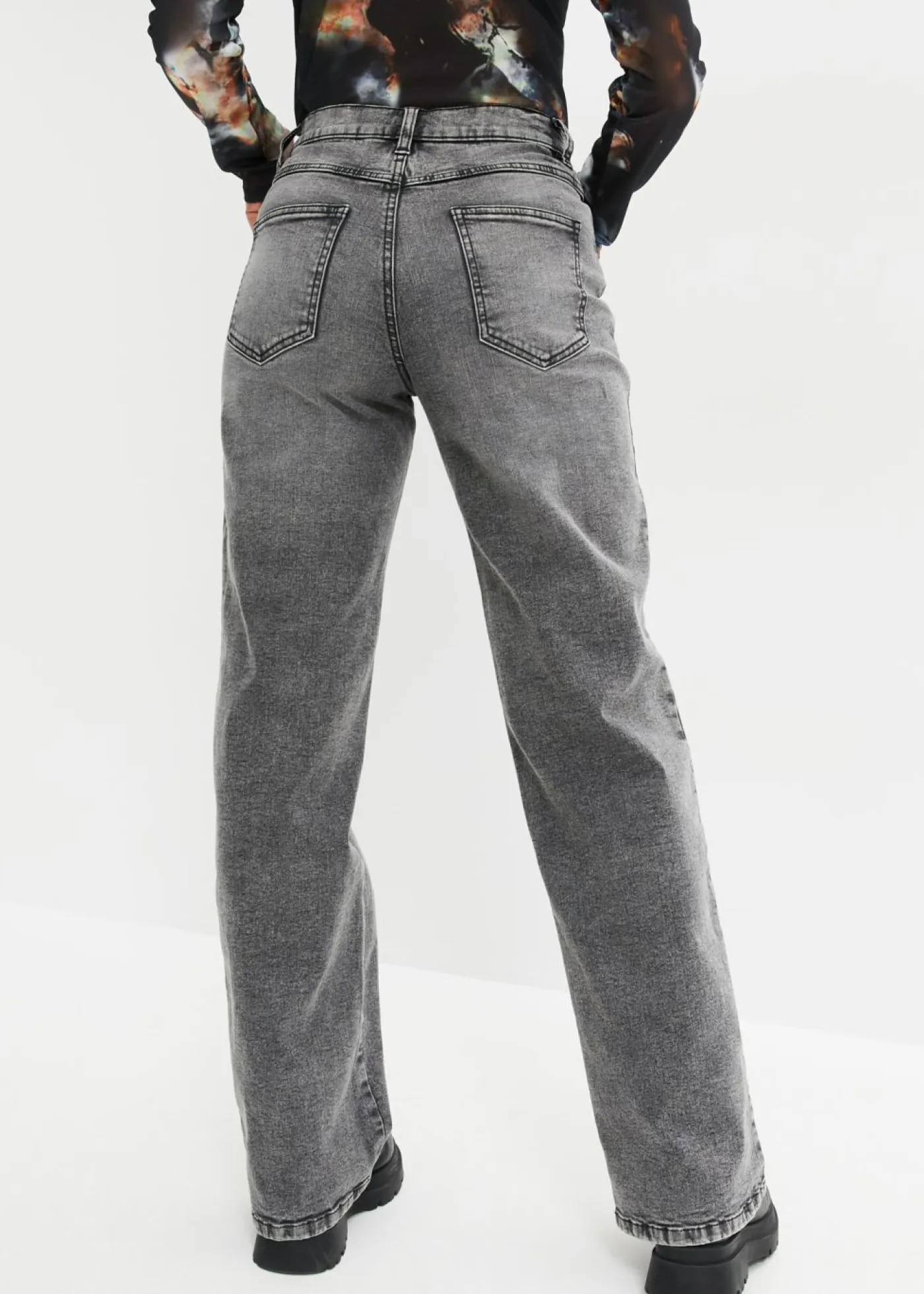 Mujer bonprix bonprix Vaqueros de pernera ancha, high waist, con tachuelas