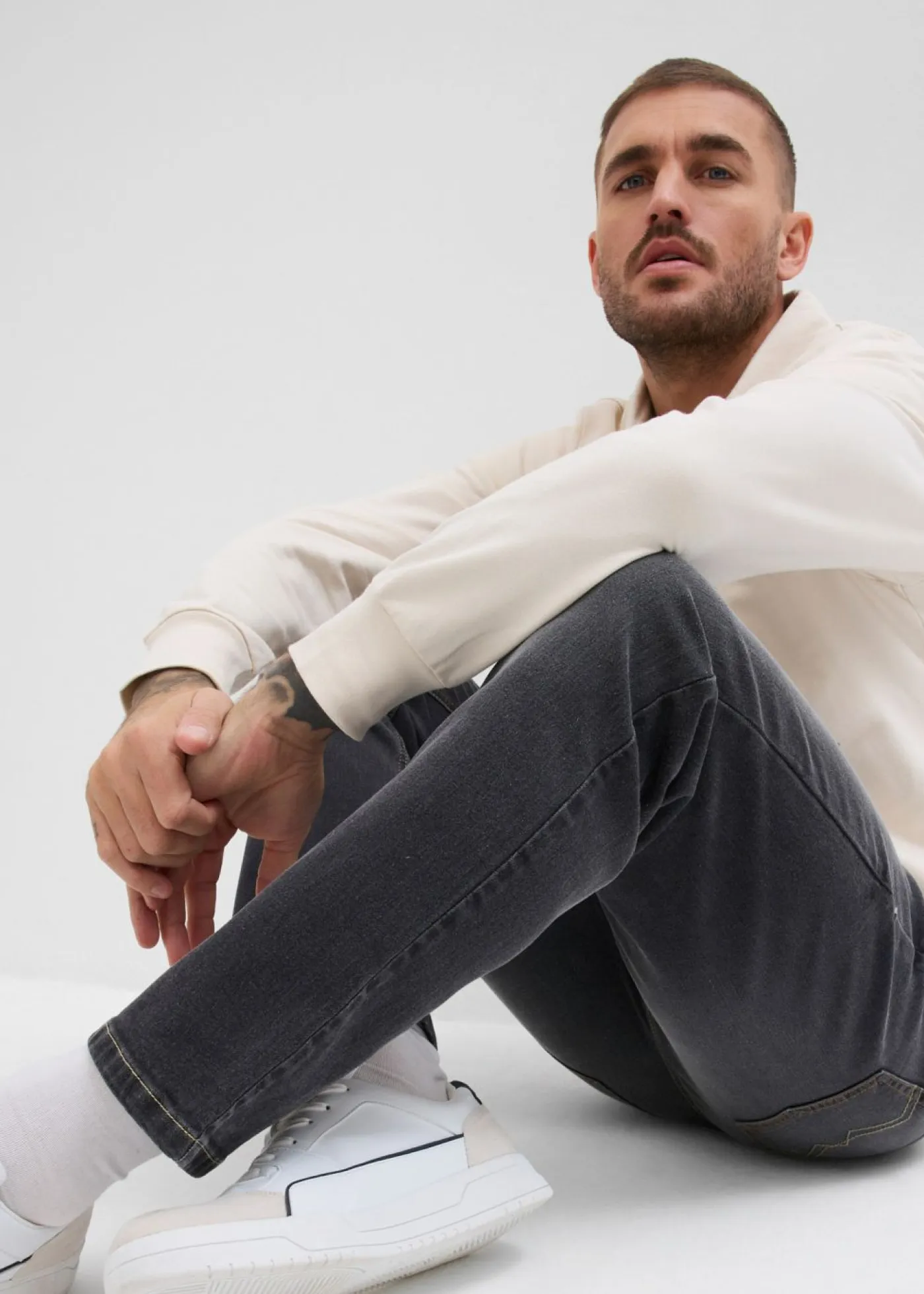 bonprix bonprix Vaqueros>Vaqueros elásticos de corte regular y recto Negro denim