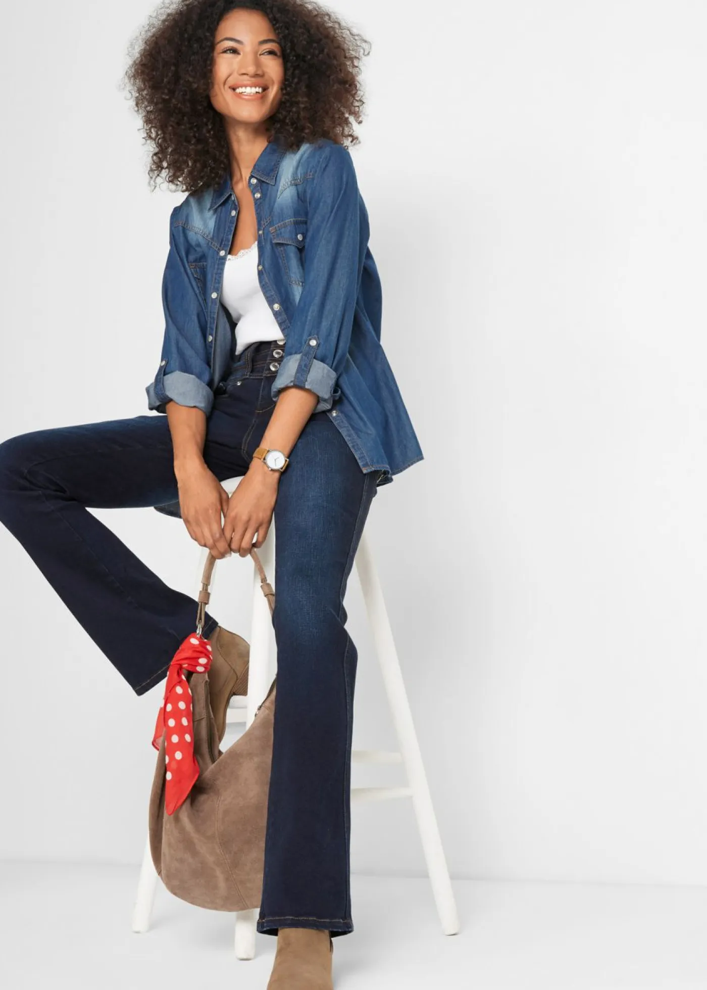 bonprix bonprix Tallas Pequeñas>Vaqueros moldeadores con corte bootcut y talle alto Azul marino desgastado