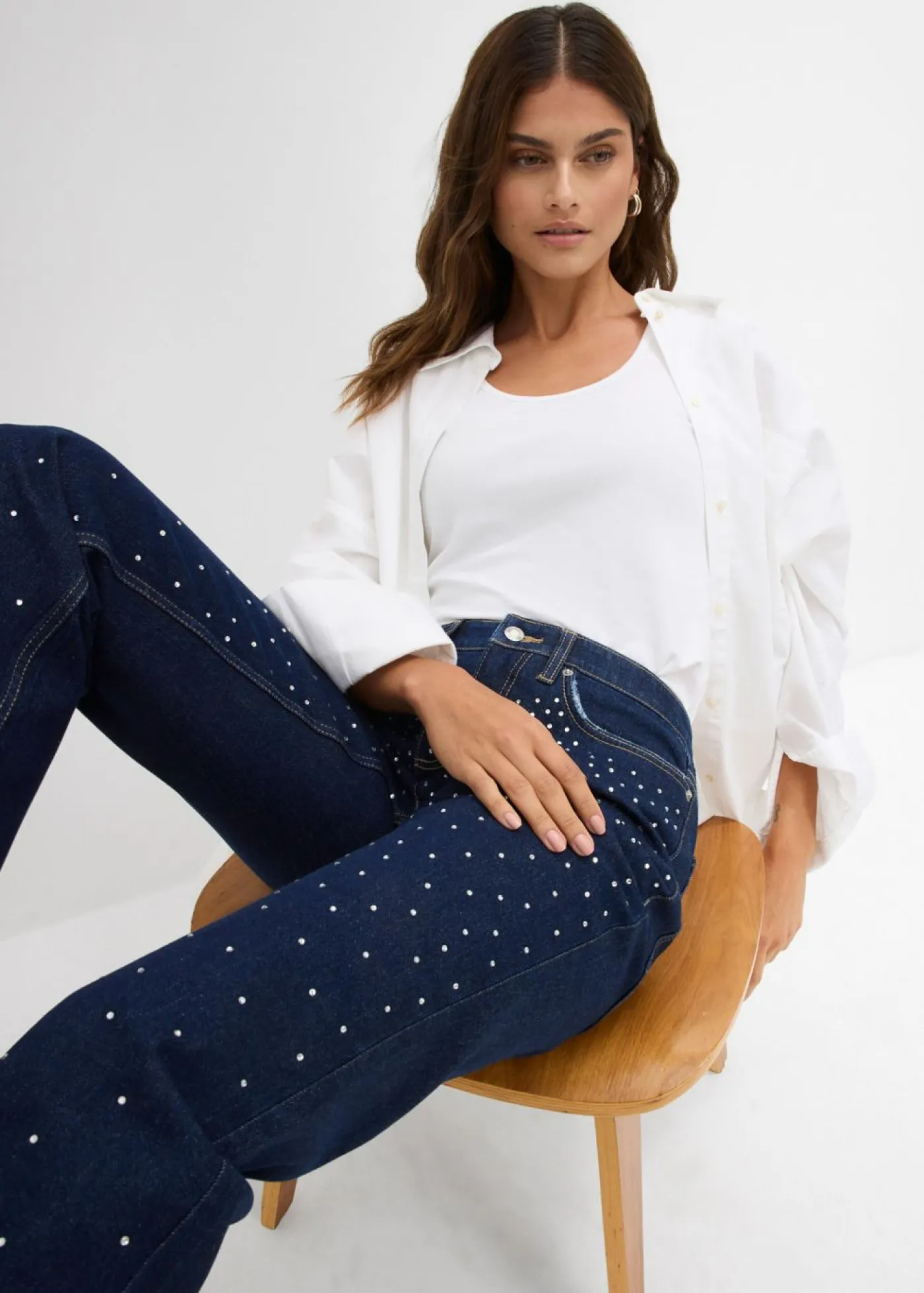 bonprix bonprix Tallas Pequeñas>Vaqueros straight, mid waist, con piedras brillantes denim intenso