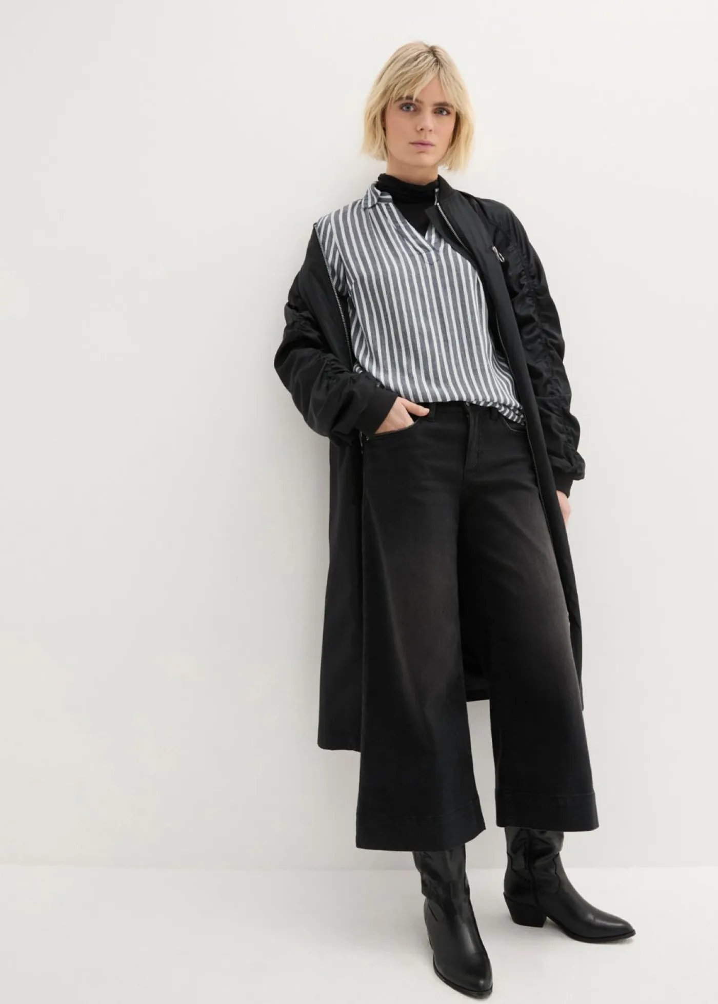 bonprix bonprix Vaqueros|Novedades>Vaqueros ultrasuaves de corte capri, culotte Denim negro desgastado