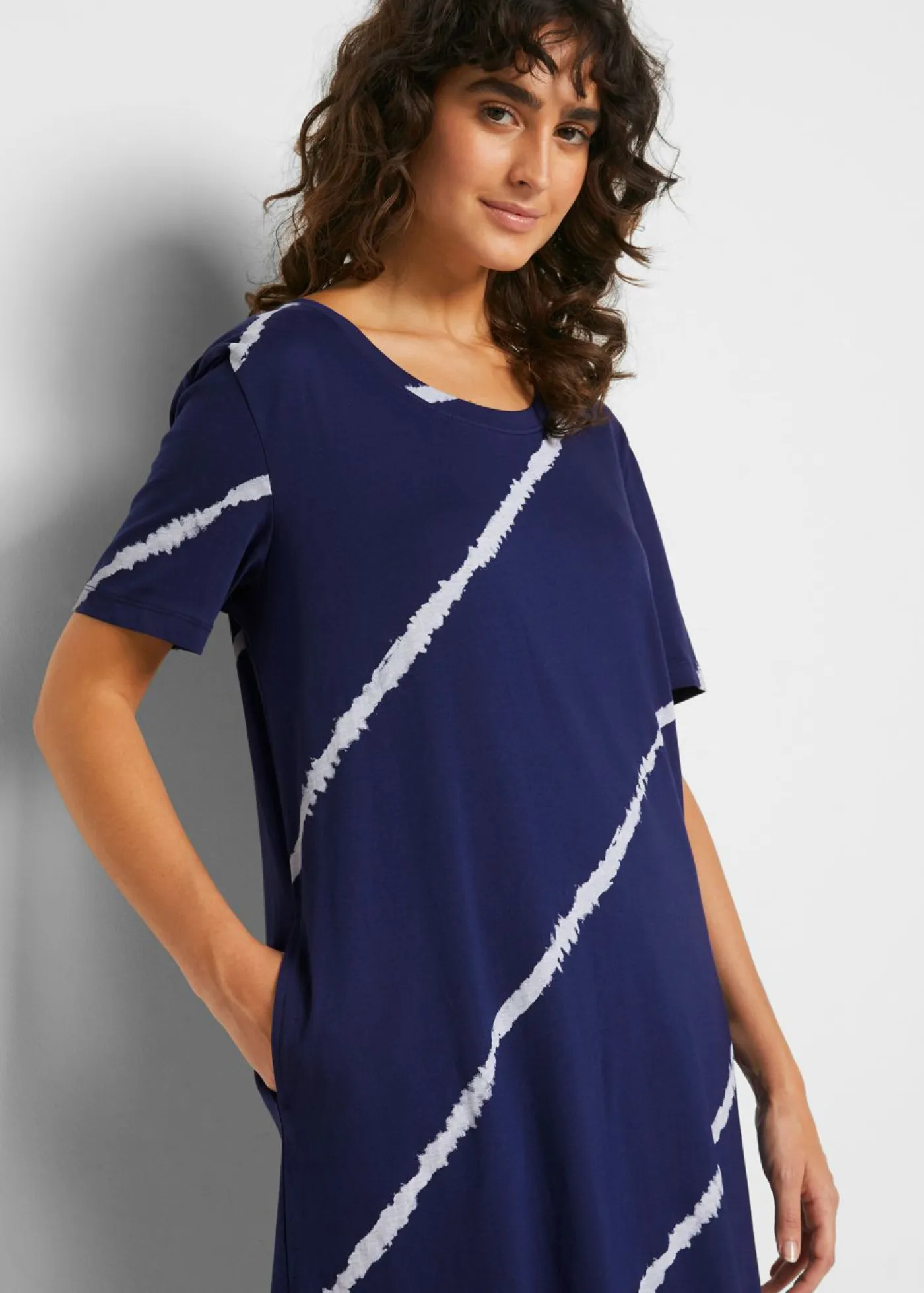 bonprix bonprix Vestidos>Vestido camisero de algodón orgánico hasta la rodilla con bolsillos y línea en A azul medianoche./blanco estampado