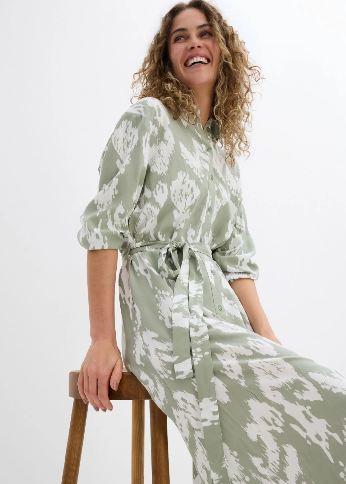 bonprix bonprix Vestidos>Vestido camisero de viscosa fluida verde alga-blanco lana