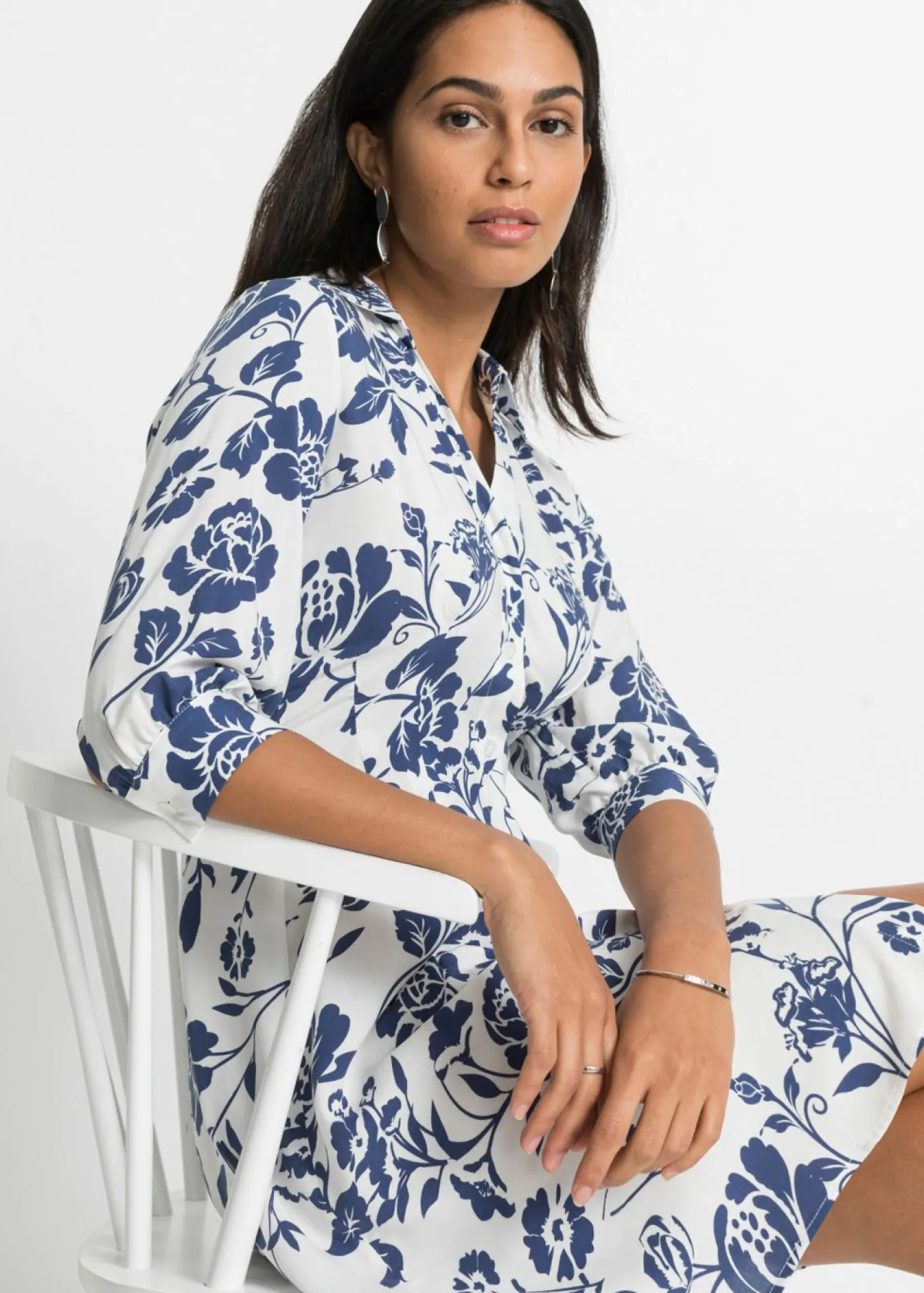 bonprix bonprix Novedades|Vestidos>Vestido camisero de viscosa fluida crema suave/azul medianoche. con flores