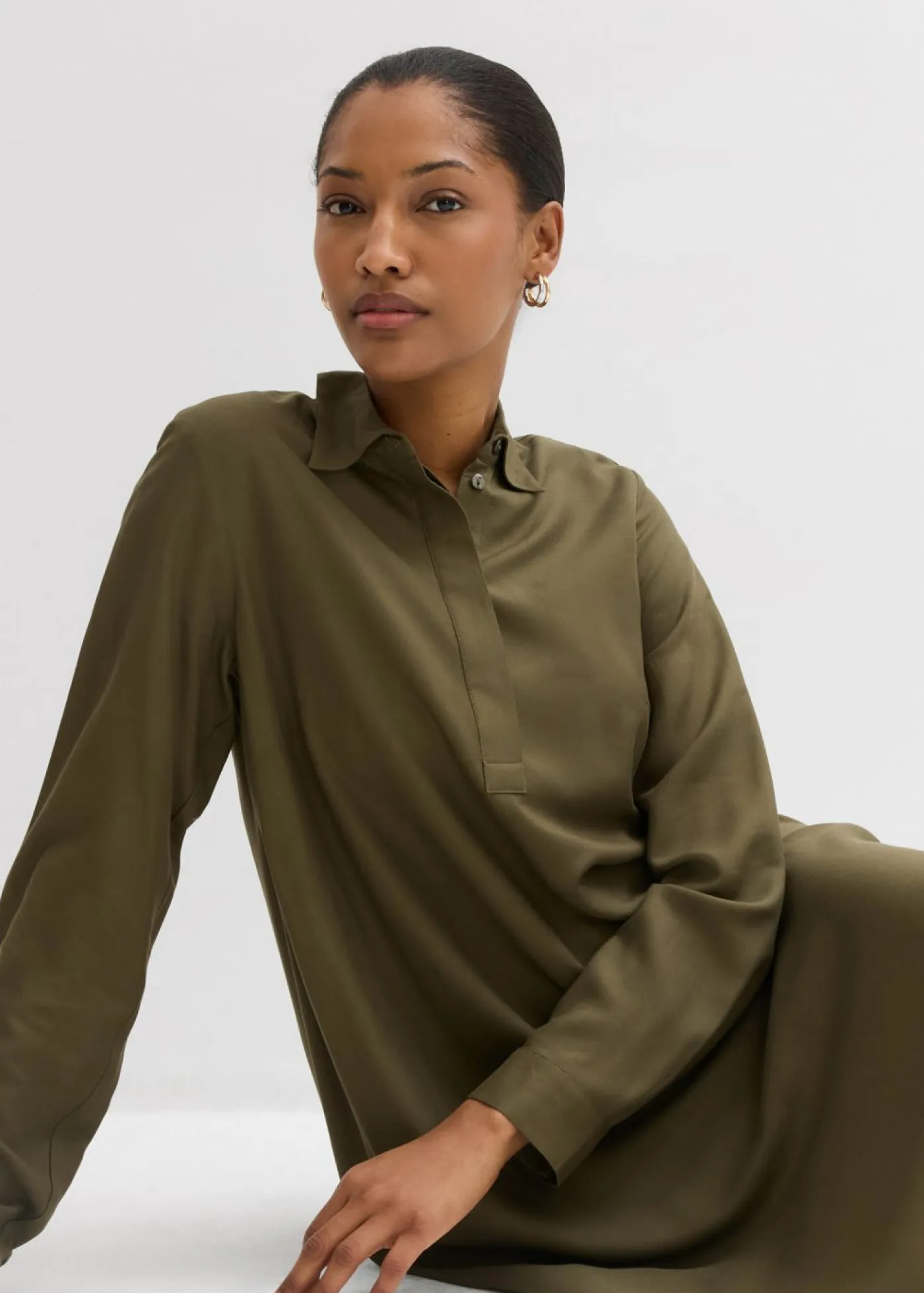 bonprix bonprix Esenciales|Vestidos>Vestido camisero de viscosa fina Verde oliva oscuro