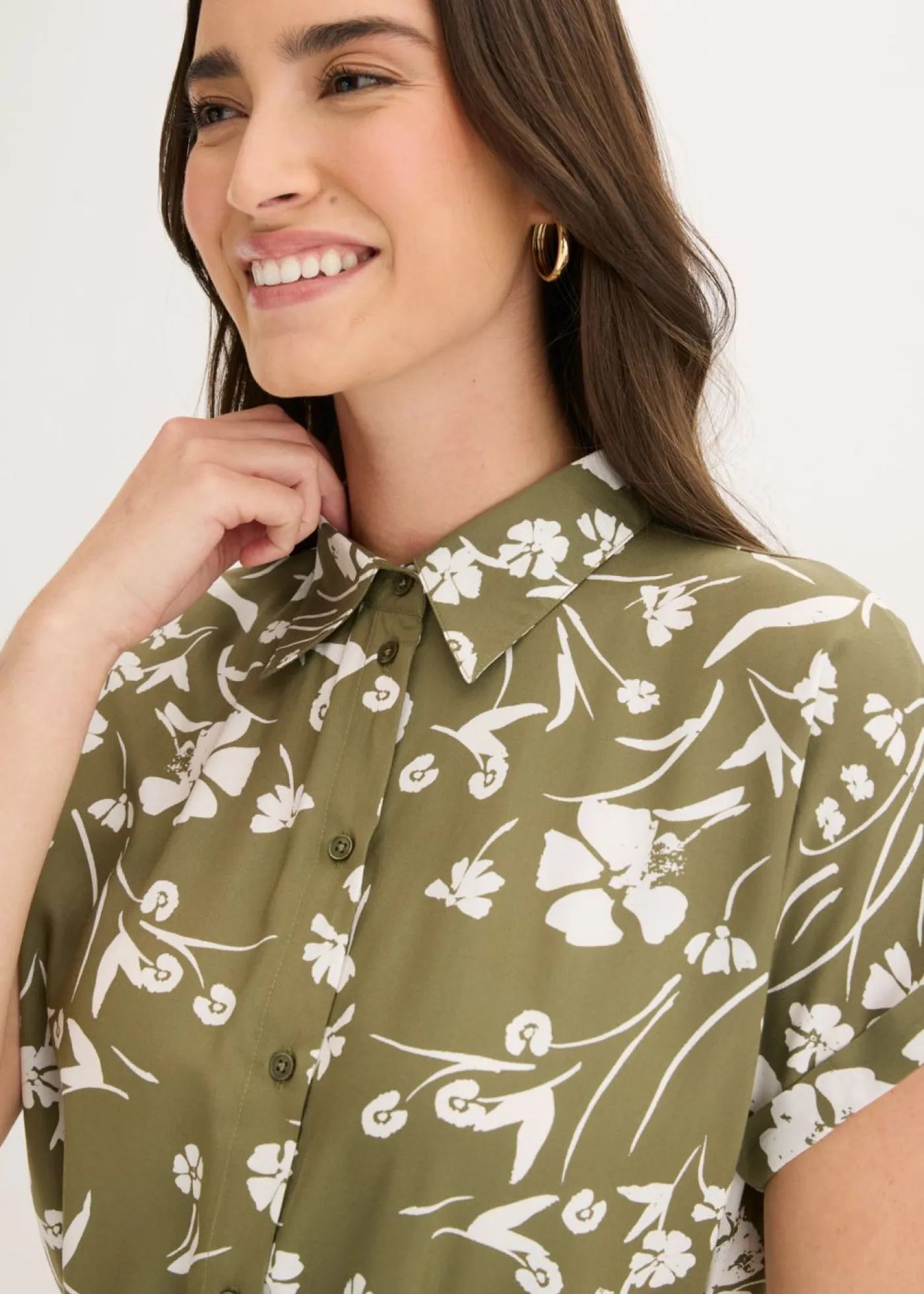 bonprix bonprix Vestidos|Novedades>Vestido camisero de viscosa pura Verde oliva-blanco de flores