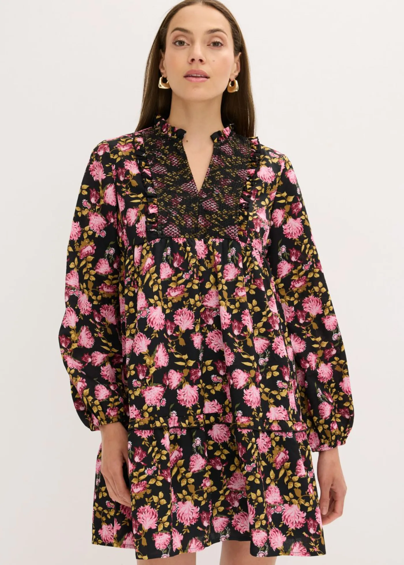 bonprix bonprix Vestidos>Vestido corto Negro con flores