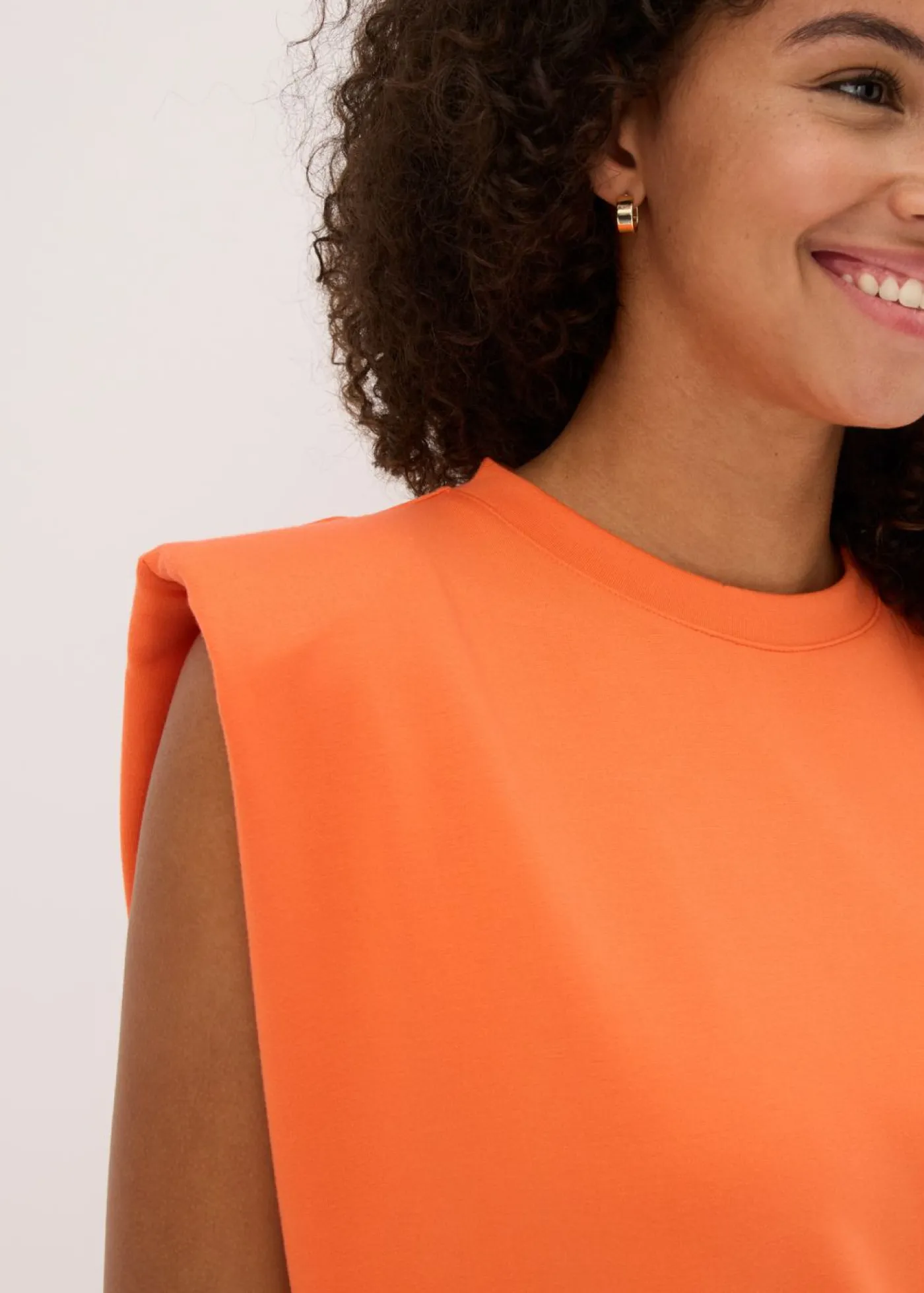 bonprix bonprix Vestidos>Vestido corto con detalle en los hombros mango